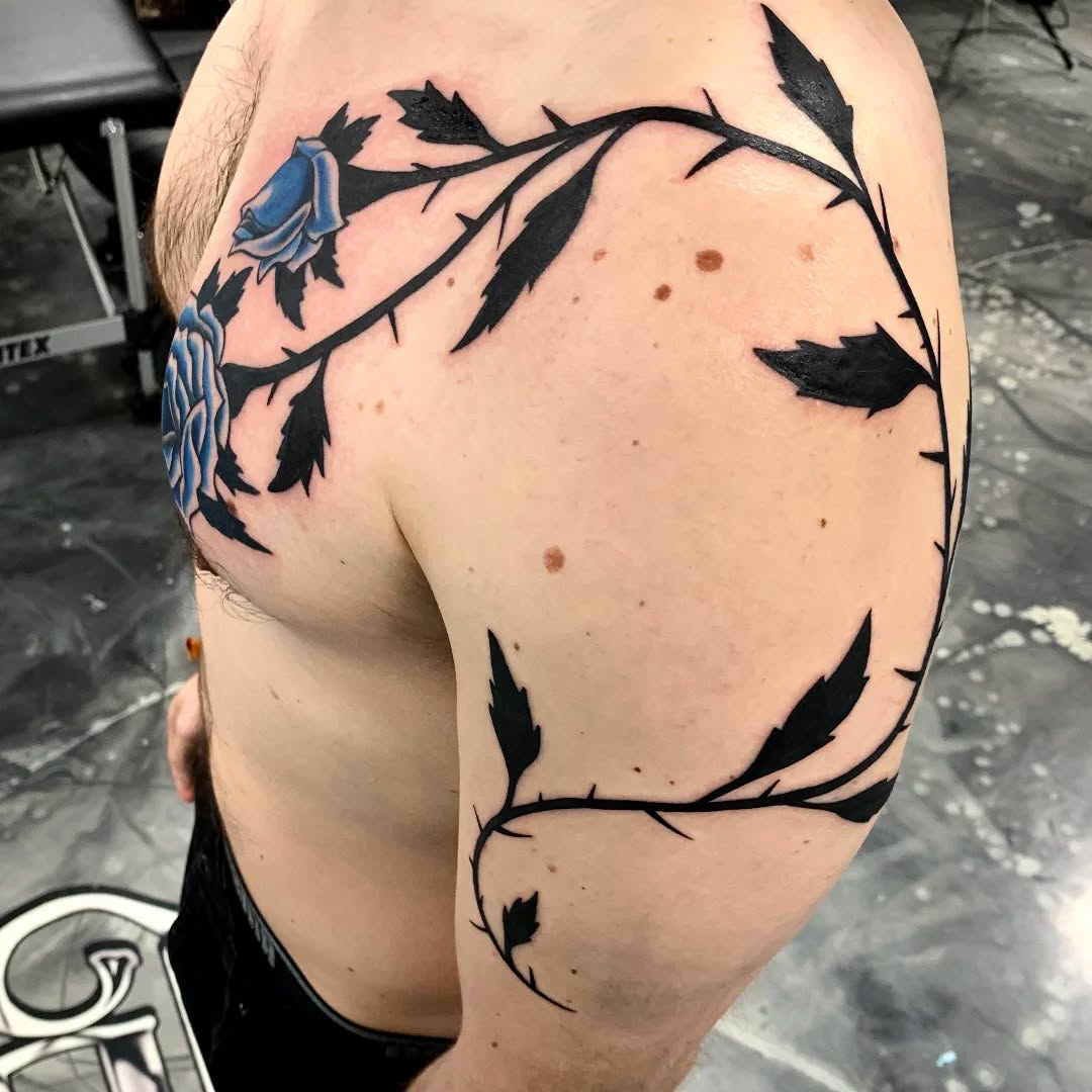Tattoo by @andra_inks — blackwork, fine_line