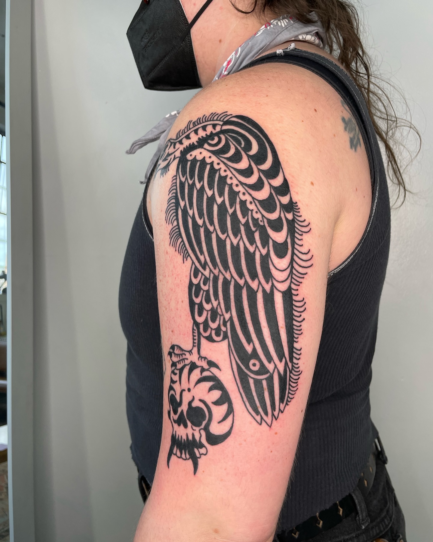 Eagle and skull black and grey tattoo on the shoulder by เผ เผถ ๐ฐ๐๐๐๐๐๐ เผถ ๐๐๐ถ เผถ เผ