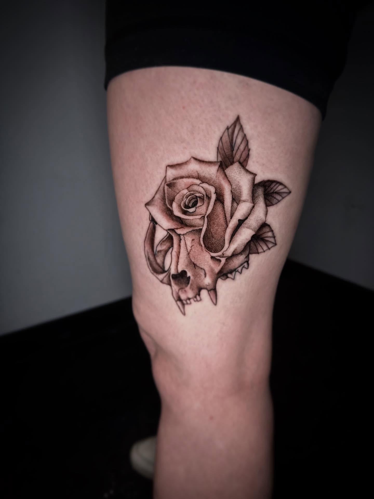 Rose and skull realism tattoo on the thigh by Terence Taylor
