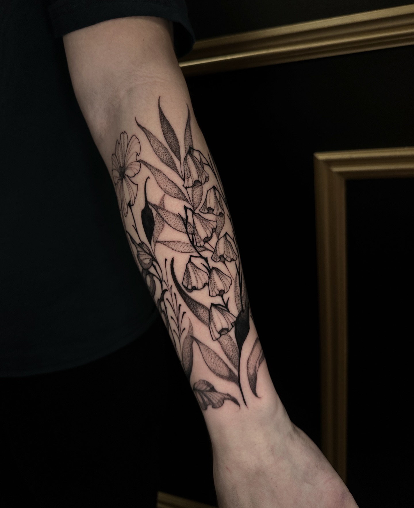 Flowers dotwork tattoo on the forearm by ๐ฎ๐๐๐ ๐ท๐๐๐๐ ๐ฑ๐๐๐๐๐