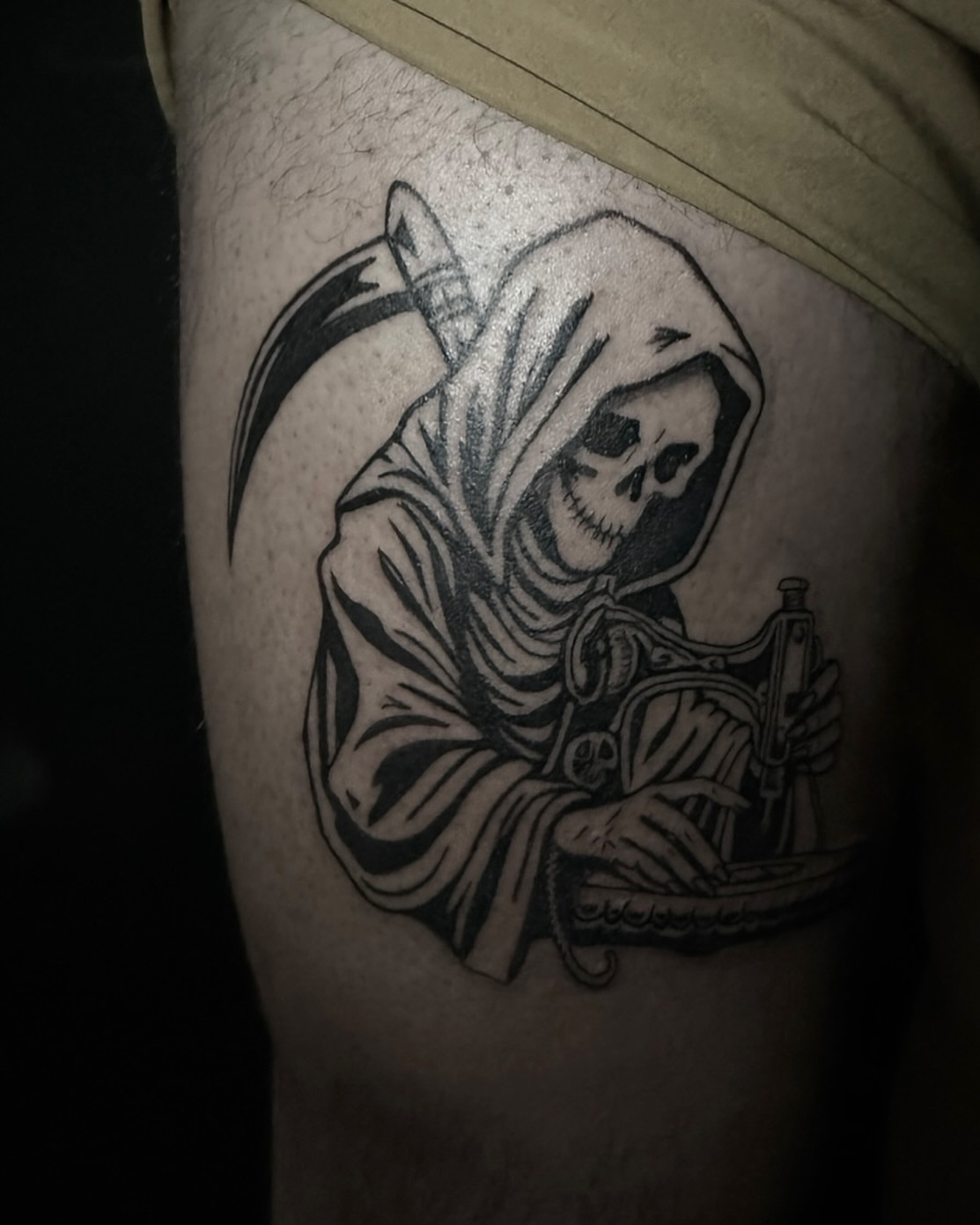 Tattoo by @ladonastinta — black_and_grey