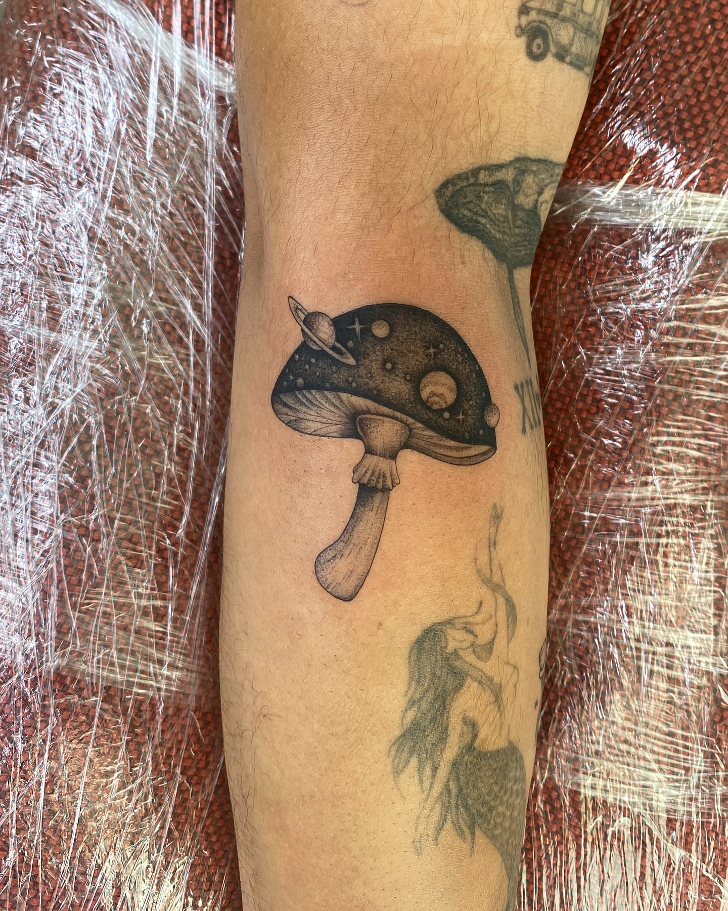Tattoo by @ninnalopesart — black_and_grey, realism