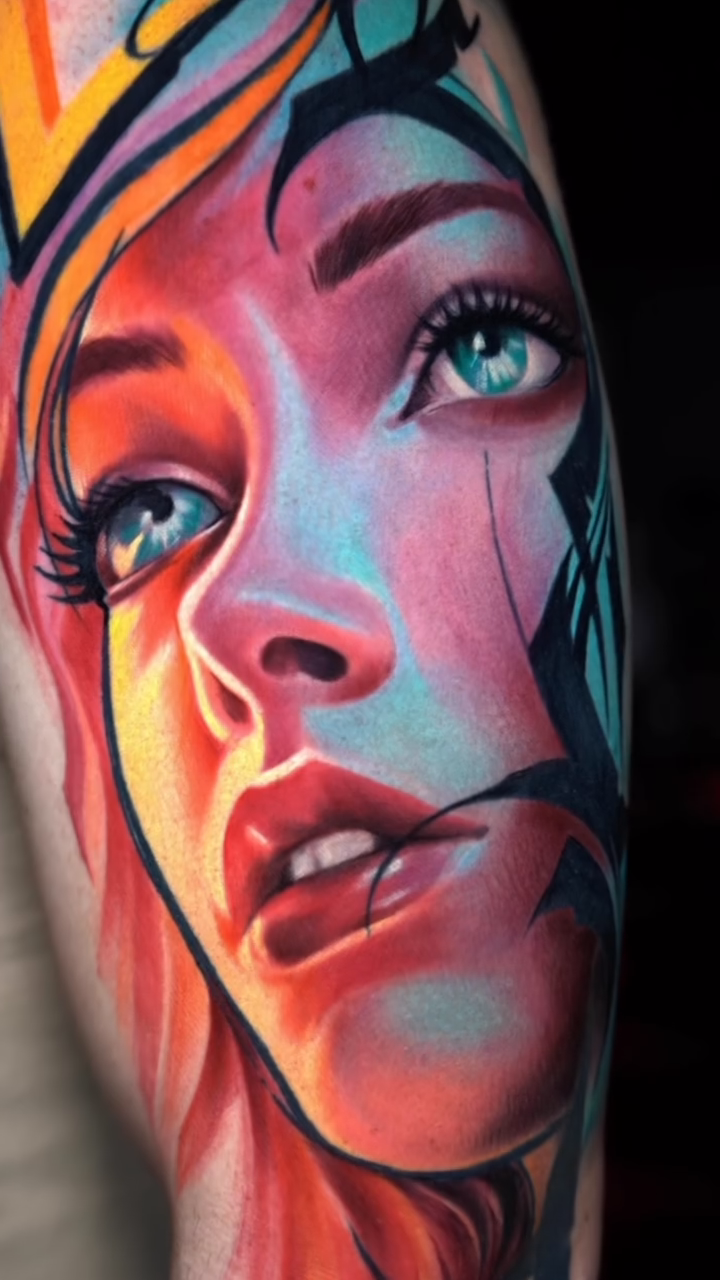 Neo-traditional tattoo on the upper arm by Andres García Baeza