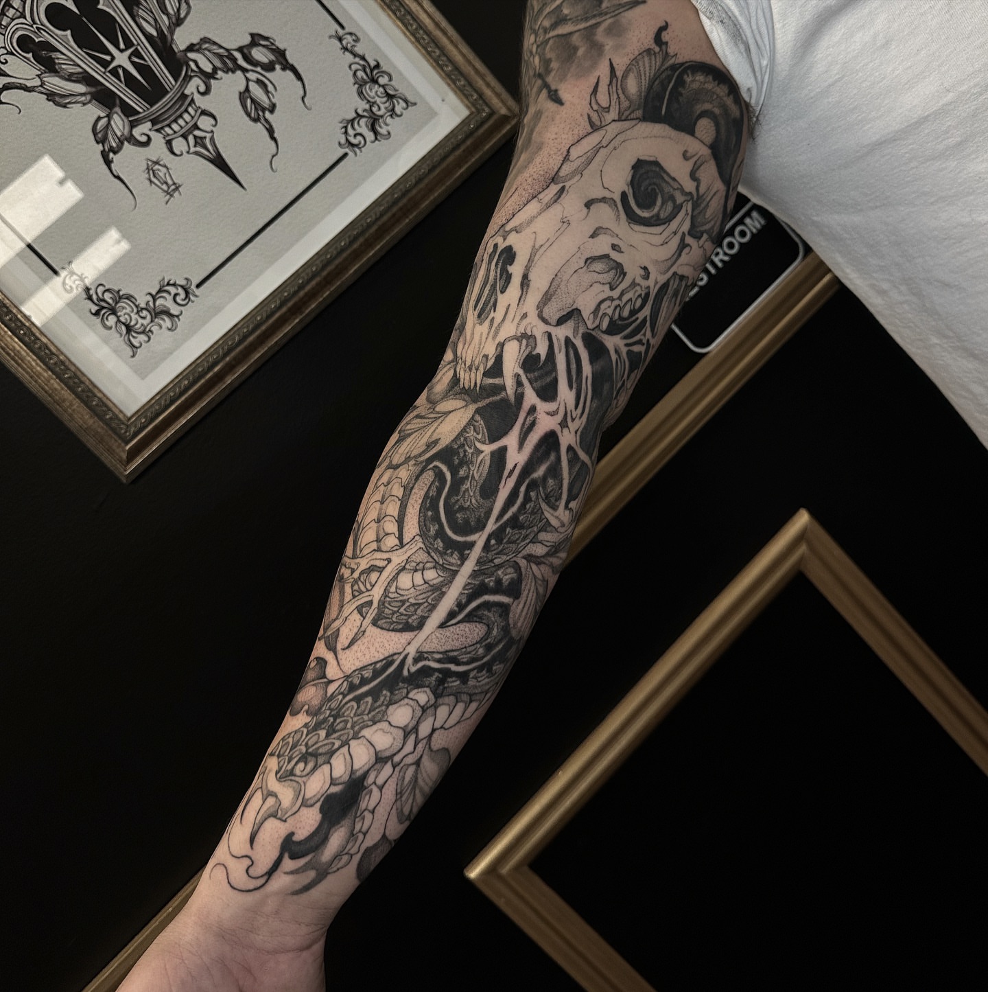 Skull and dragon realism tattoo on the forearm by ๐ฎ๐๐๐ ๐ท๐๐๐๐ ๐ฑ๐๐๐๐๐