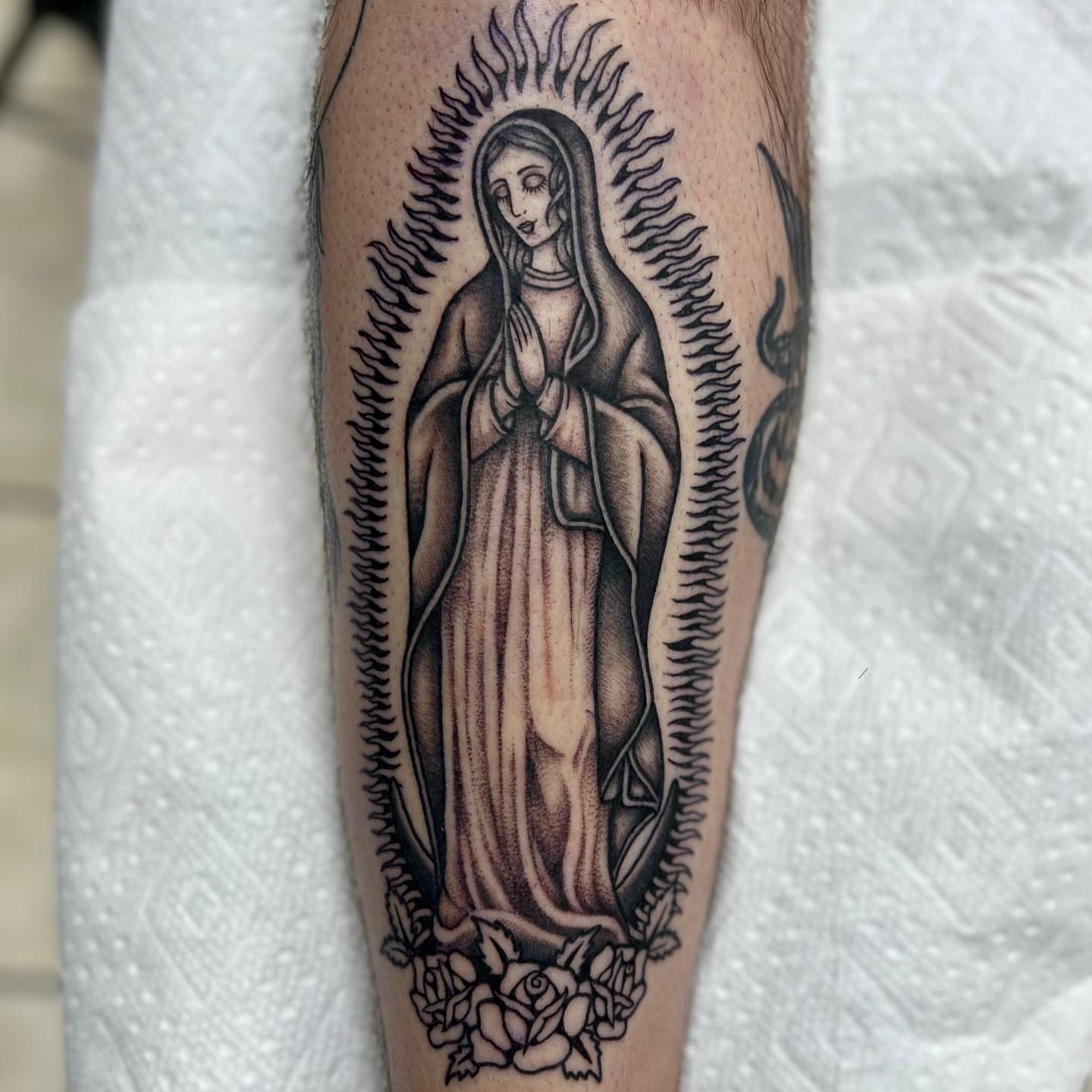 Tattoo by @carsonsmithtats — black_and_grey