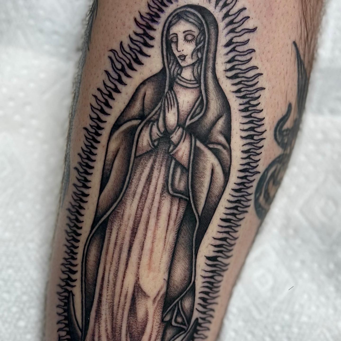Tattoo by @carsonsmithtats — black_and_grey