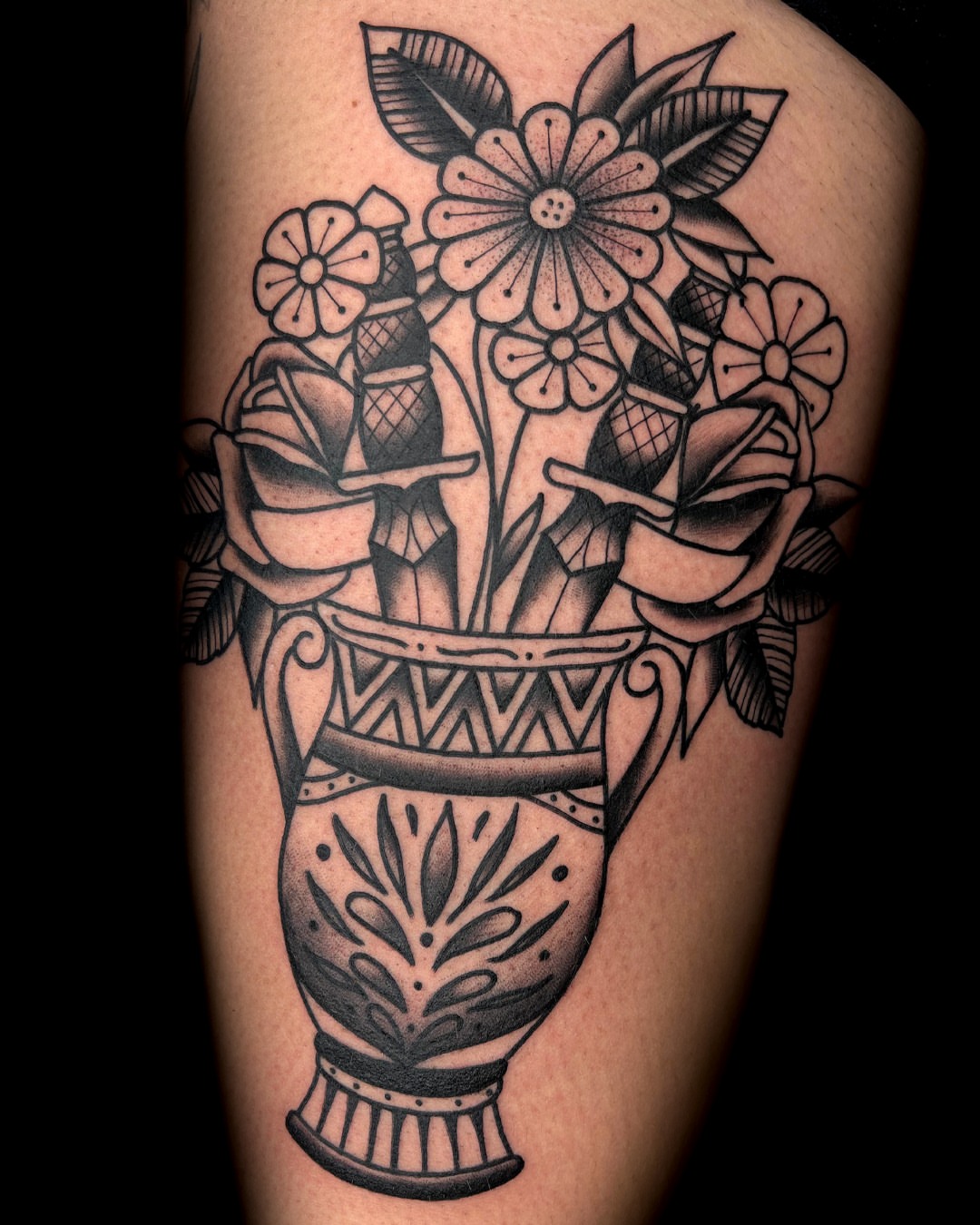 Flower arrangement black and grey tattoo on the thigh by Massimiliano pennella