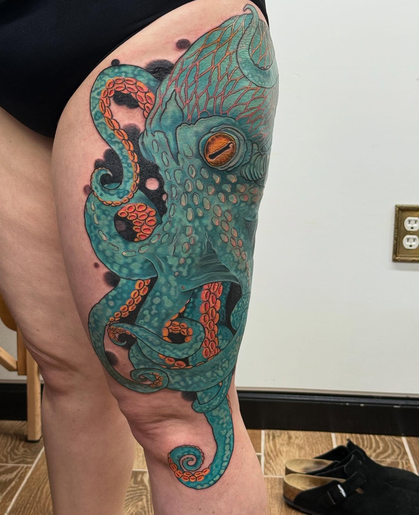 Octopus realism tattoo on the thigh by Hori Bensei, Charlottesville, Virginia