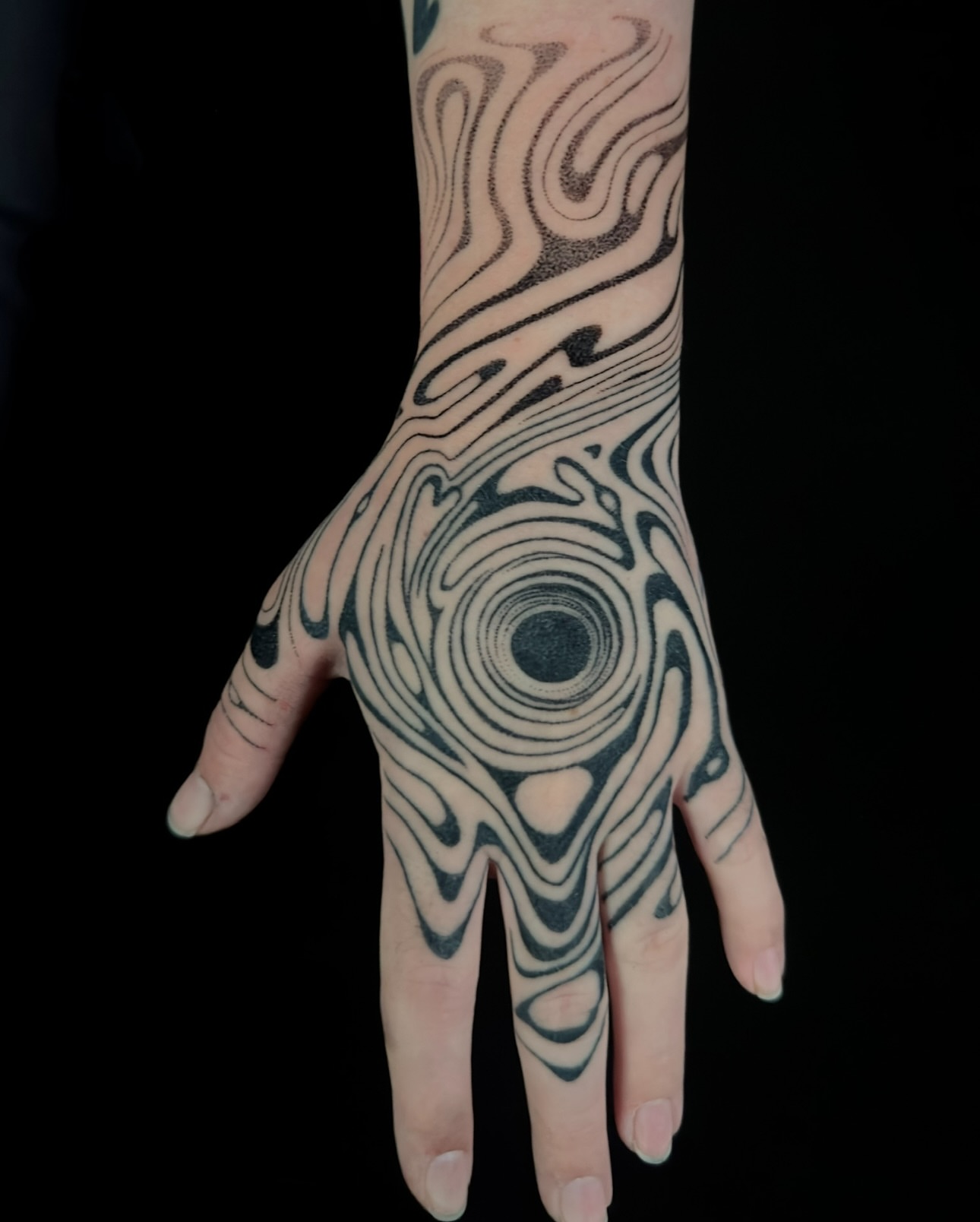 Abstract swirls geometric tattoo on the hand by Chelsey