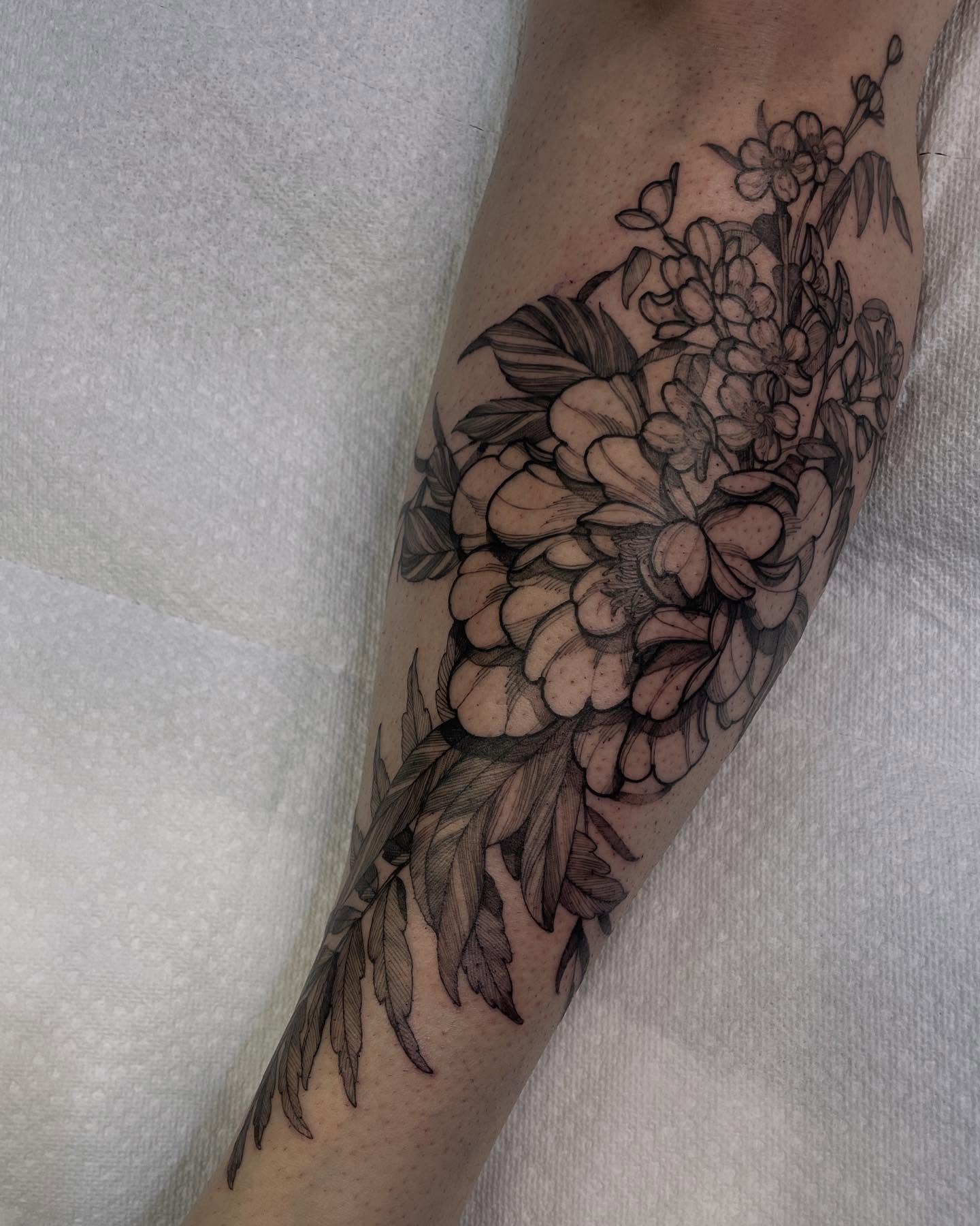 Tattoo by @caroljackytattoos — black_and_grey