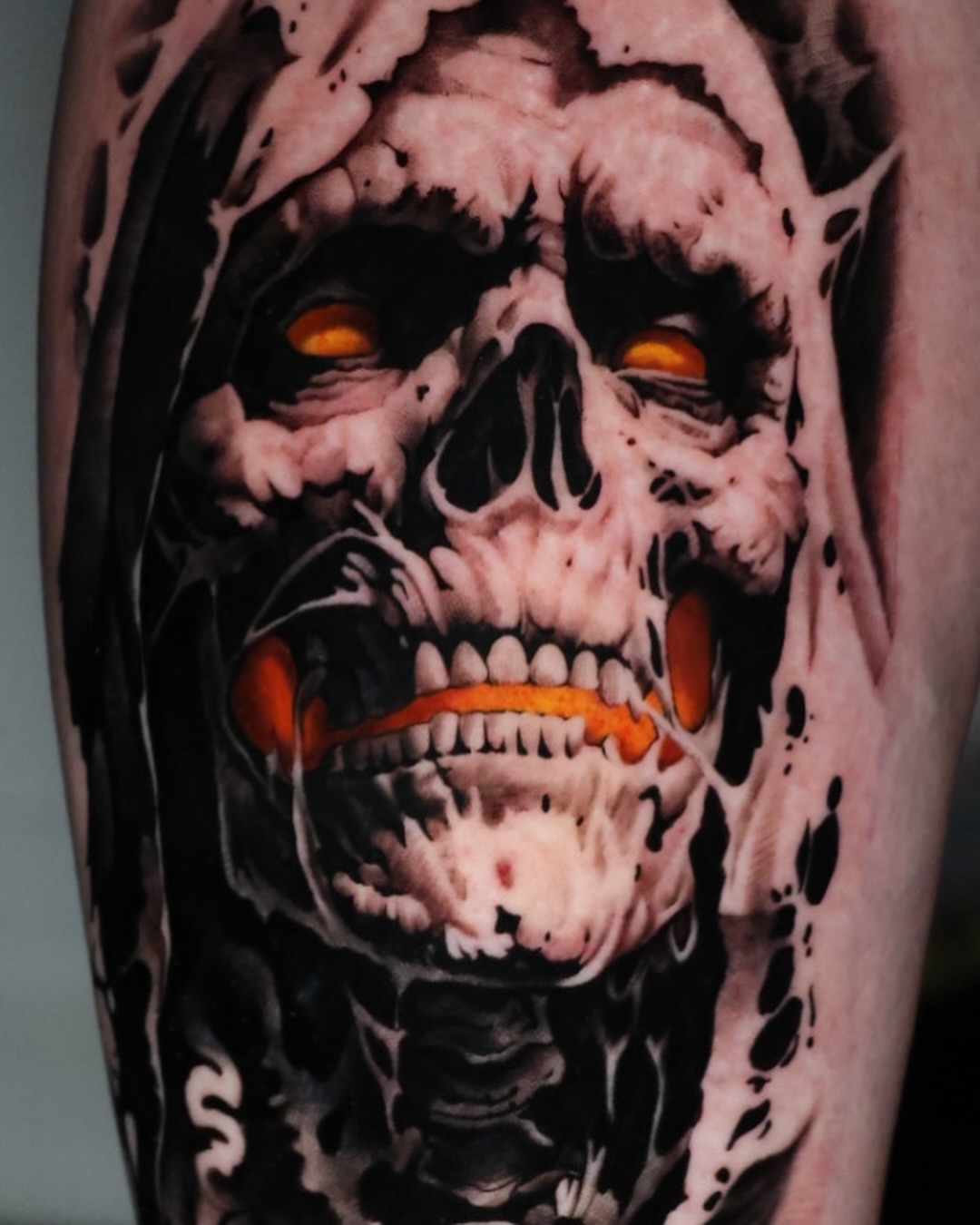 Skull dark realism tattoo on the forearm by Jesus Bravo