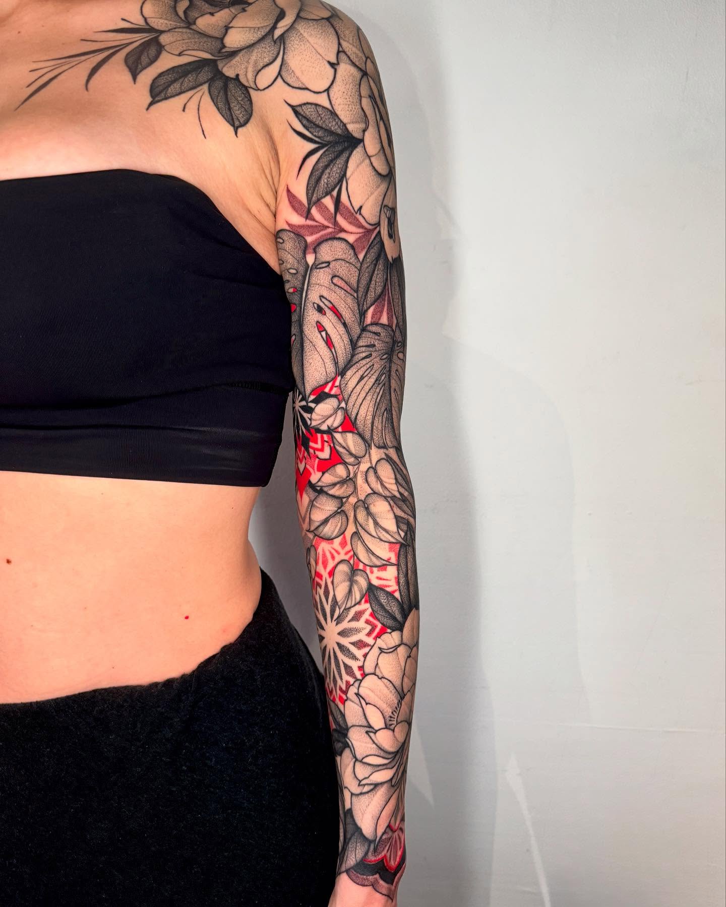Floral bouquet black and grey tattoo on the upper arm by Lauren Llerandi
