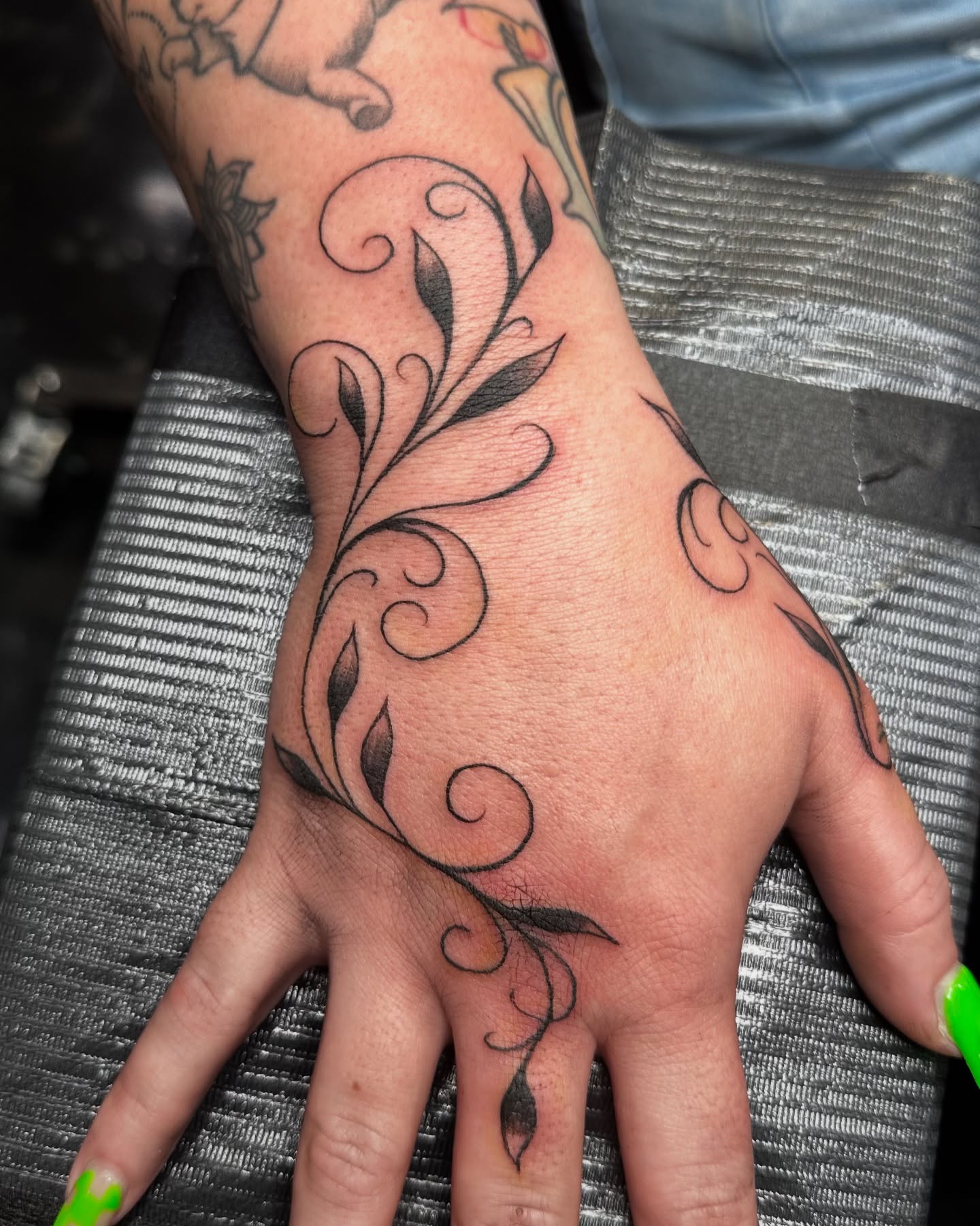 Swirls ornamental tattoo on the hand by Greg Romero (el chamo), Millcreek, Utah