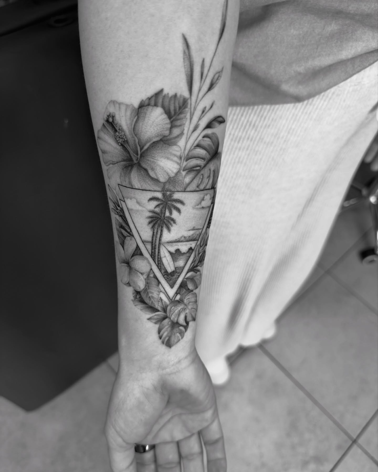 Tattoo by @ninnalopesart — black_and_grey, realism