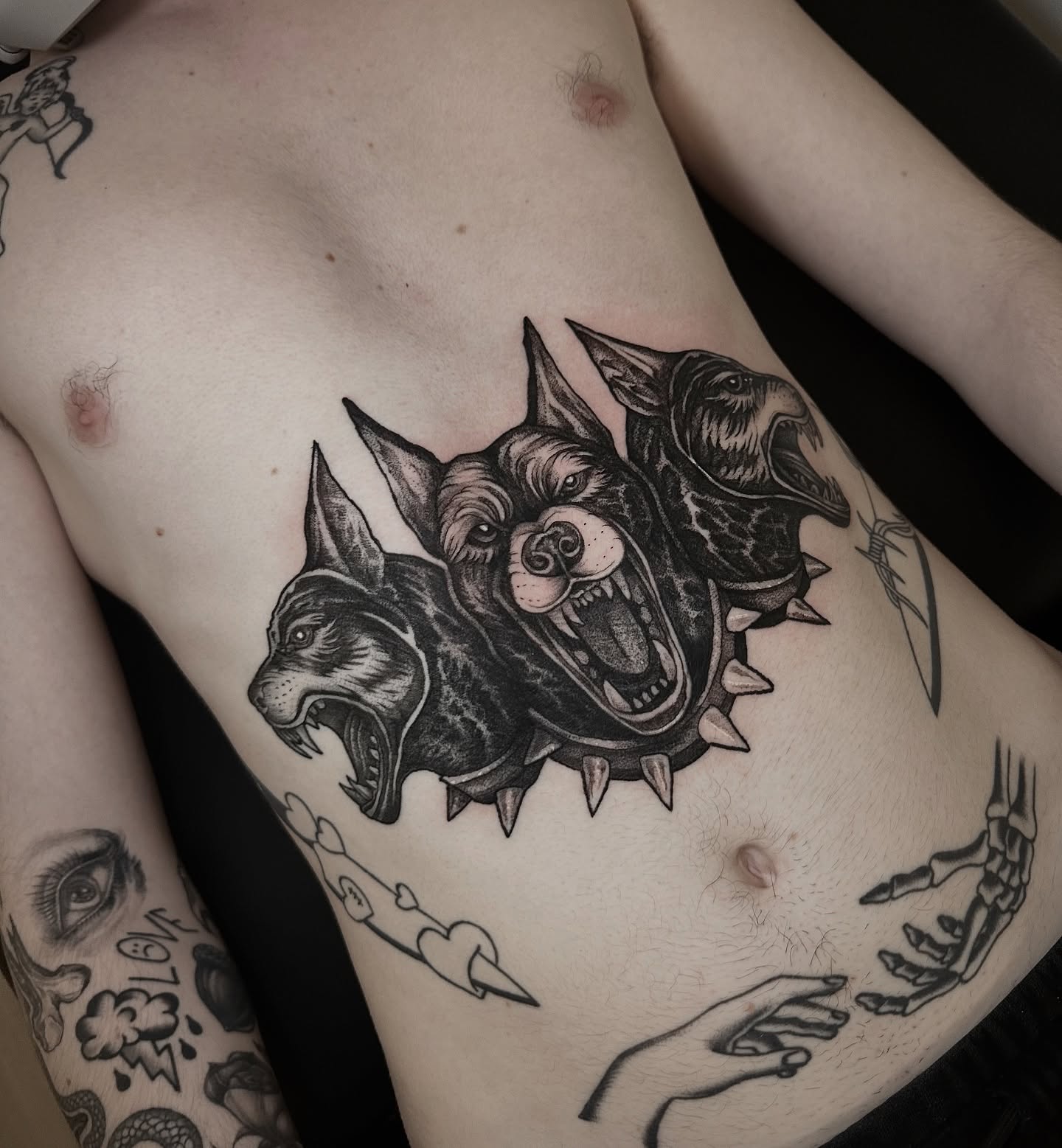 Tattoo by @pablomoreiratattoo — black_and_grey