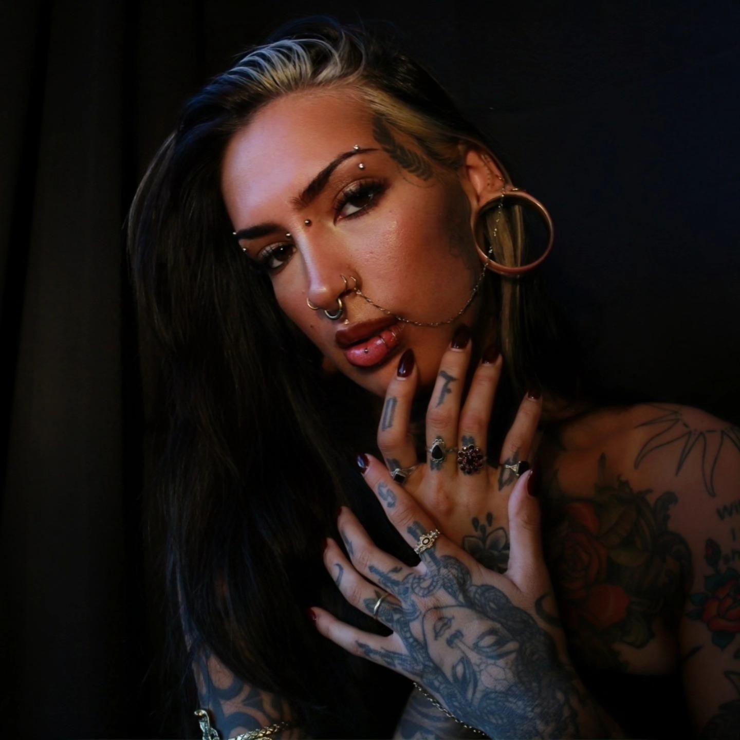 Tattooed hands black and grey tattoo by Gabrielle Esperanza ☽。⋆