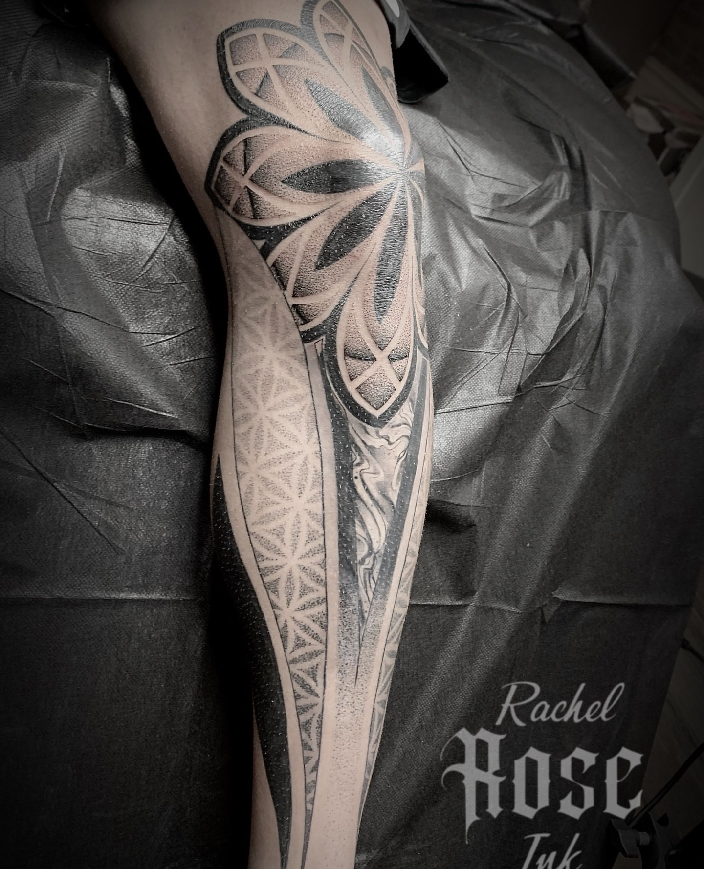 Geometric pattern geometric tattoo on the forearm by 𝑅𝒶𝒸𝒽𝑒𝓁 𝑅𝑜𝓈𝑒 🌹