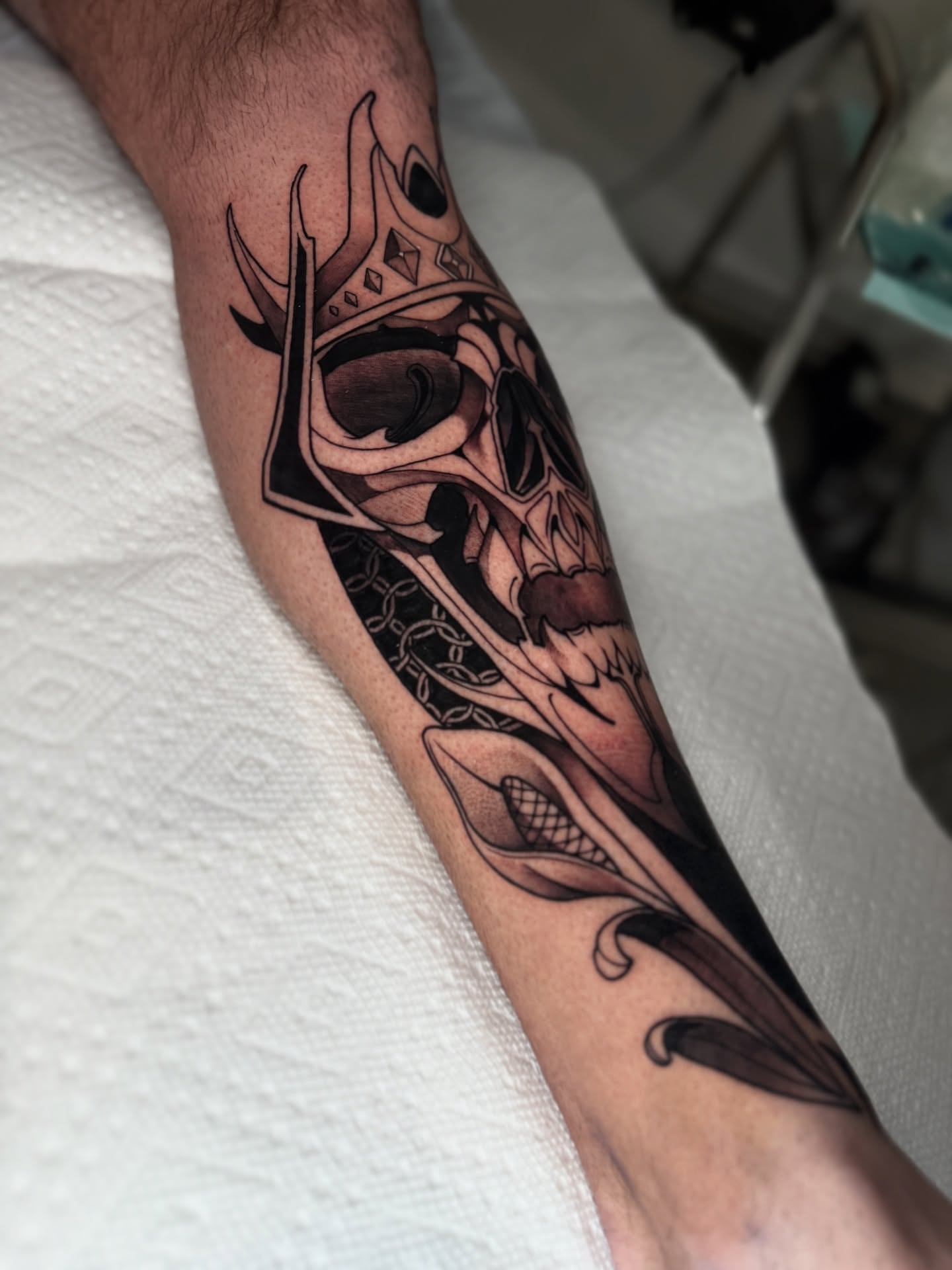 Skull with crown realism tattoo on the forearm by Neotrav Tattoos