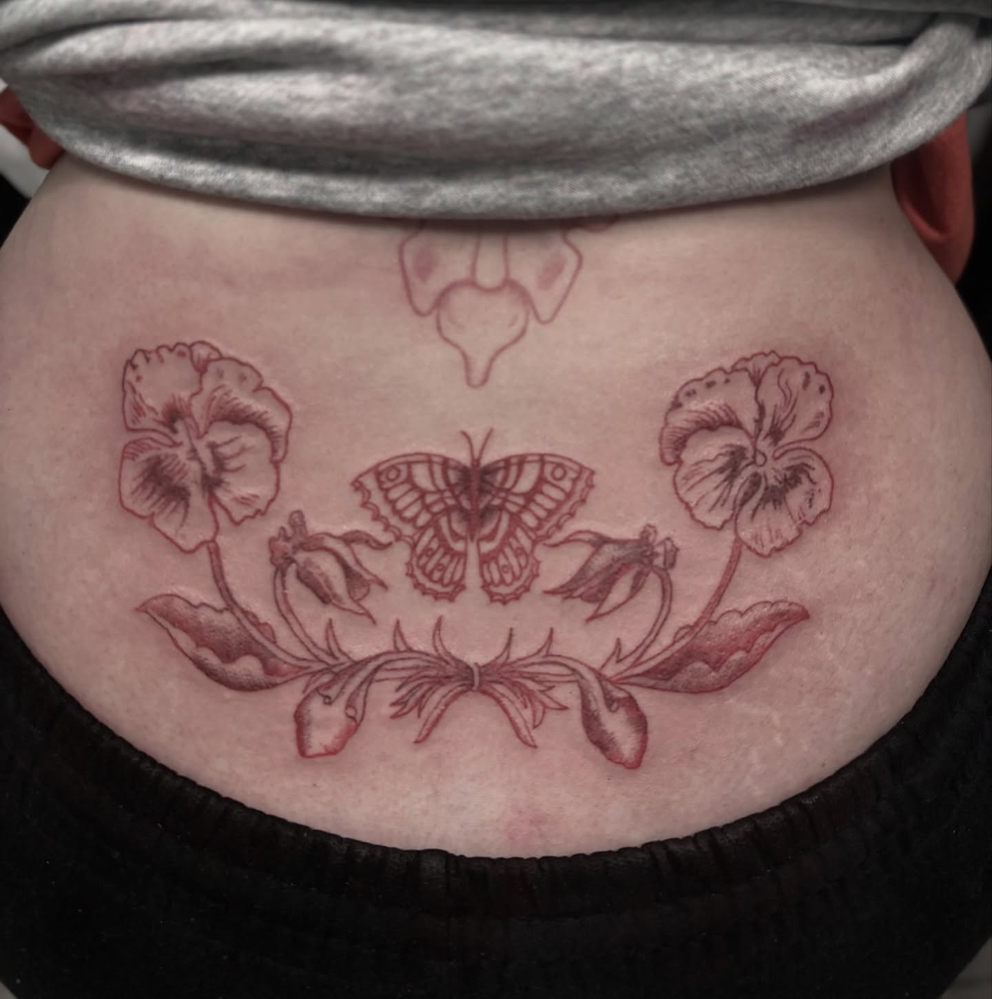 Tattoo by @ladonastinta — black_and_grey