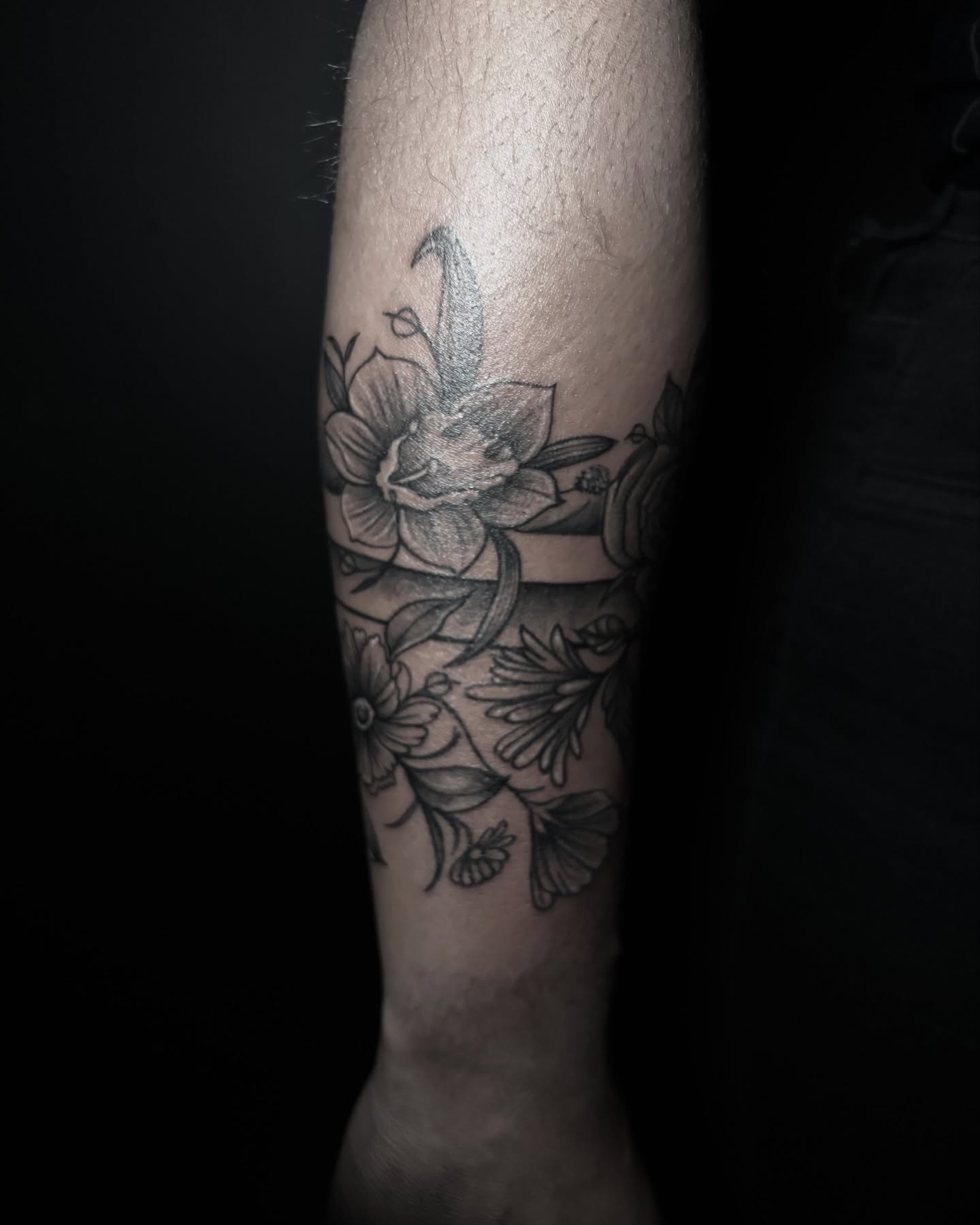 Tattoo by @ladonastinta — black_and_grey