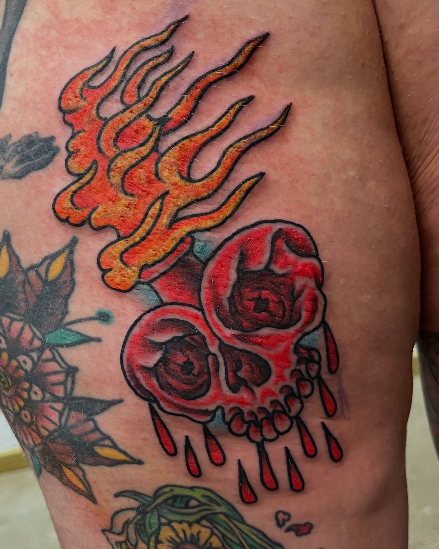 Flame and skull American traditional tattoo on the thigh by Steve Tiberi