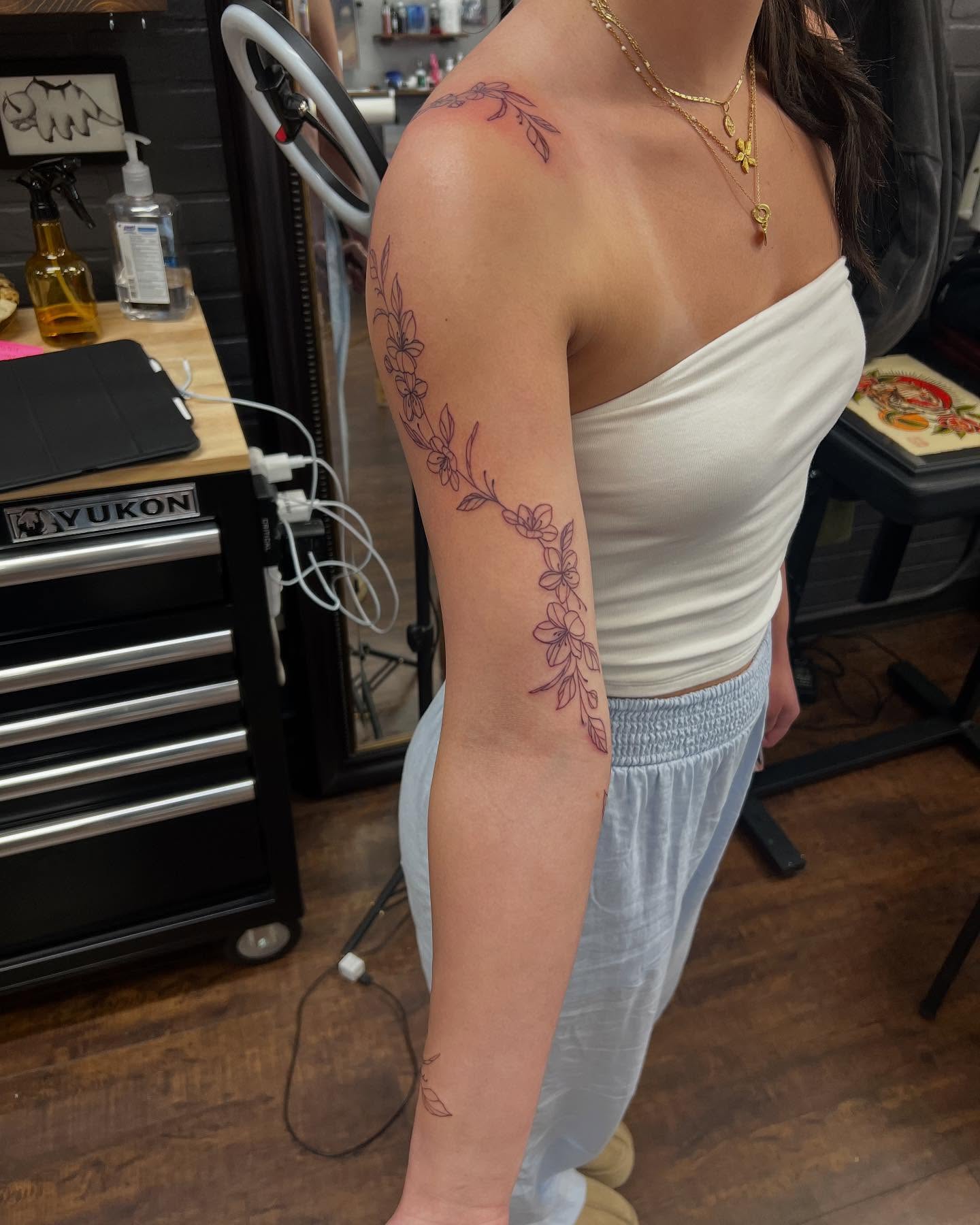 Tattoo by @allisoninkstattoo — fine_line