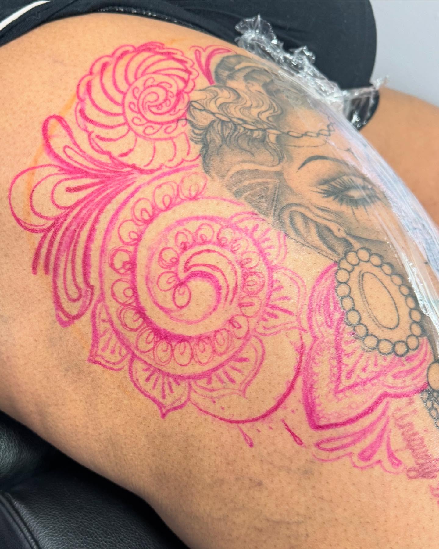 Floral design new school tattoo on the thigh by Tattedbytrinn