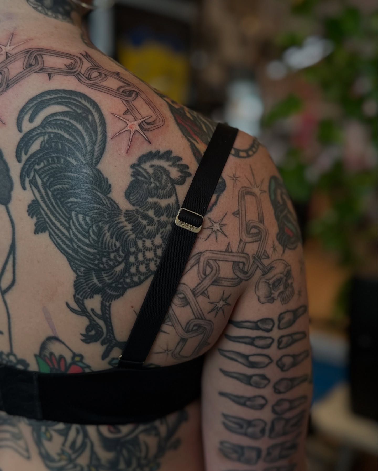 Rooster American traditional tattoo on the shoulder by Адріянна Стабс 🇺🇦, New York, New York
