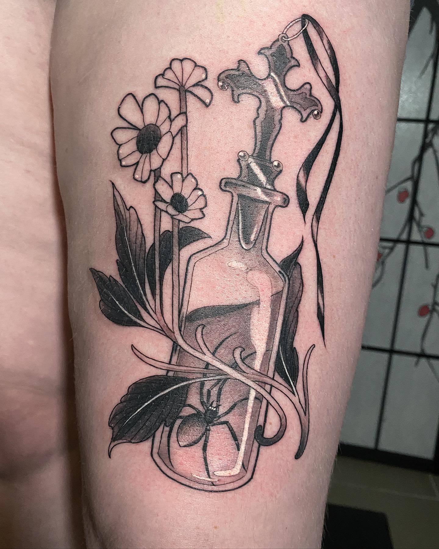 Tattoo by @samilouisetattoos — black_and_grey