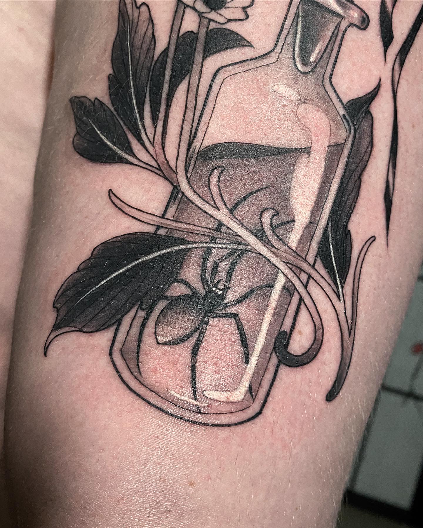Tattoo by @samilouisetattoos — black_and_grey
