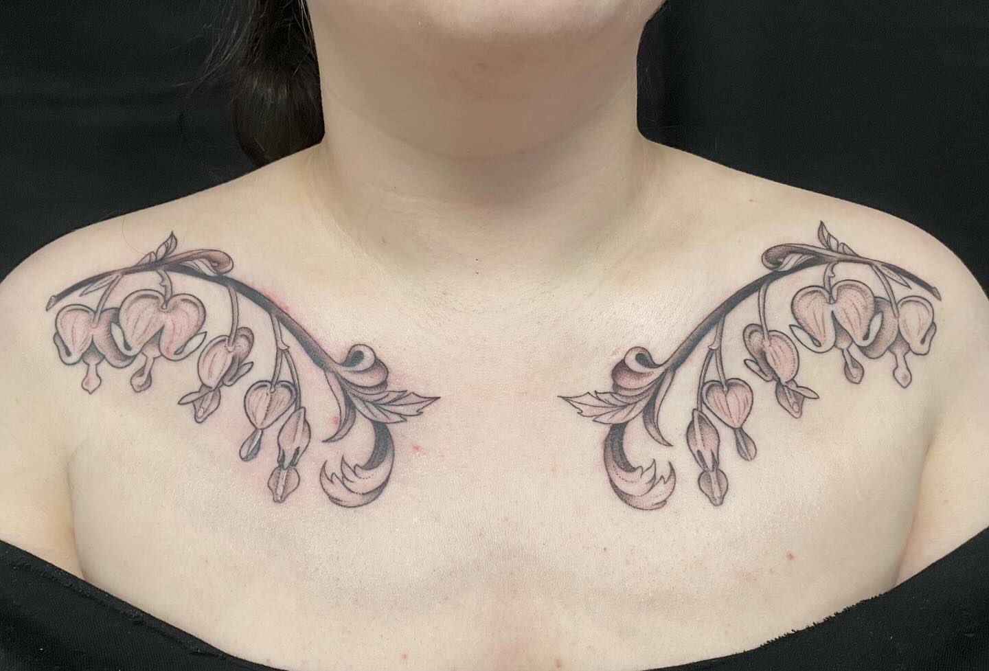 Bleeding heart flowers black and grey tattoo on the chest by 𝙅𝙤𝙧𝙙𝙖𝙣 𝙏𝙝𝙞𝙗𝙚𝙙𝙚𝙖𝙪