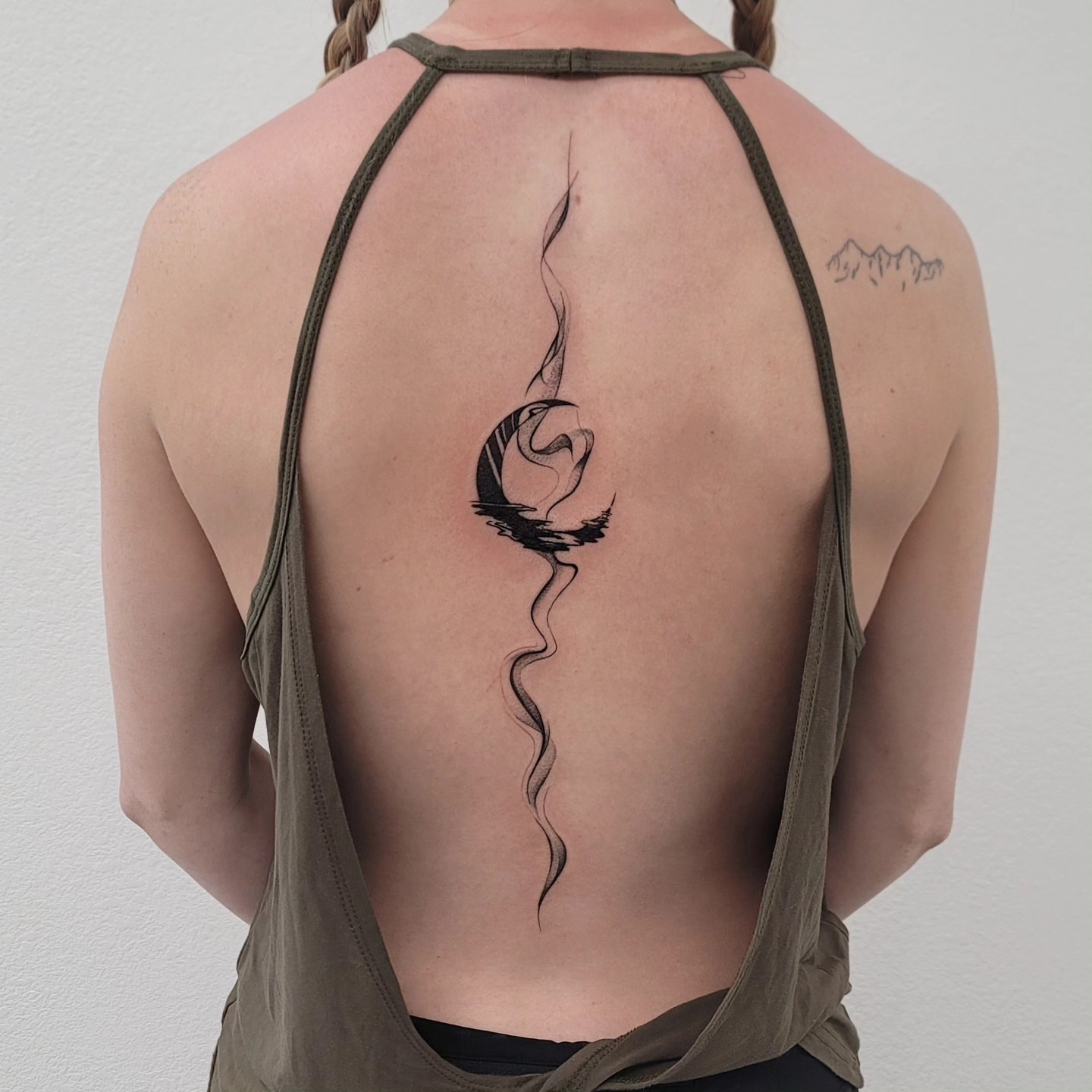 Abstract flame minimalist tattoo on the back by Las Vegas Fine Line Tattoos