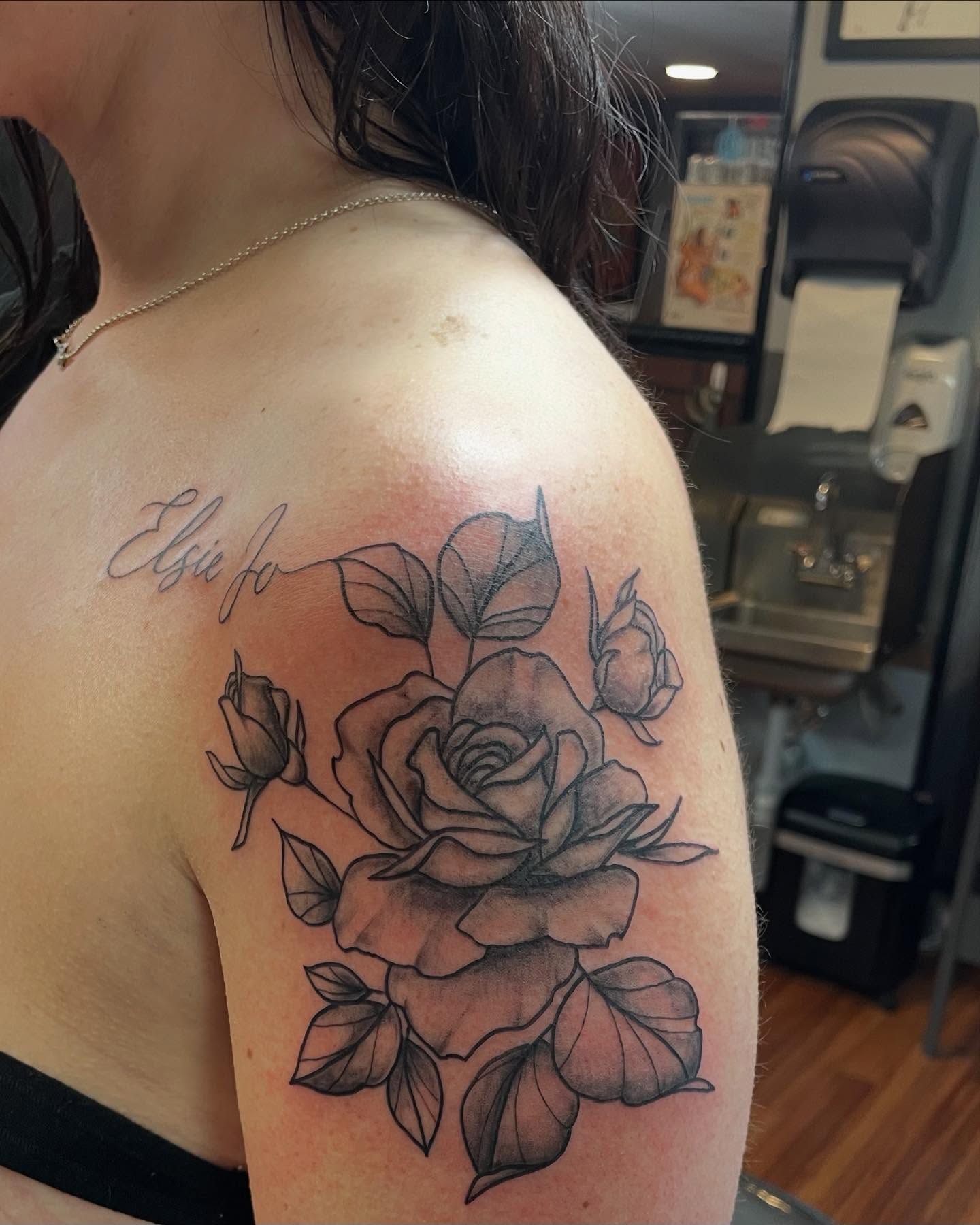 Rose bouquet realism tattoo on the shoulder by Anna sabrowsky