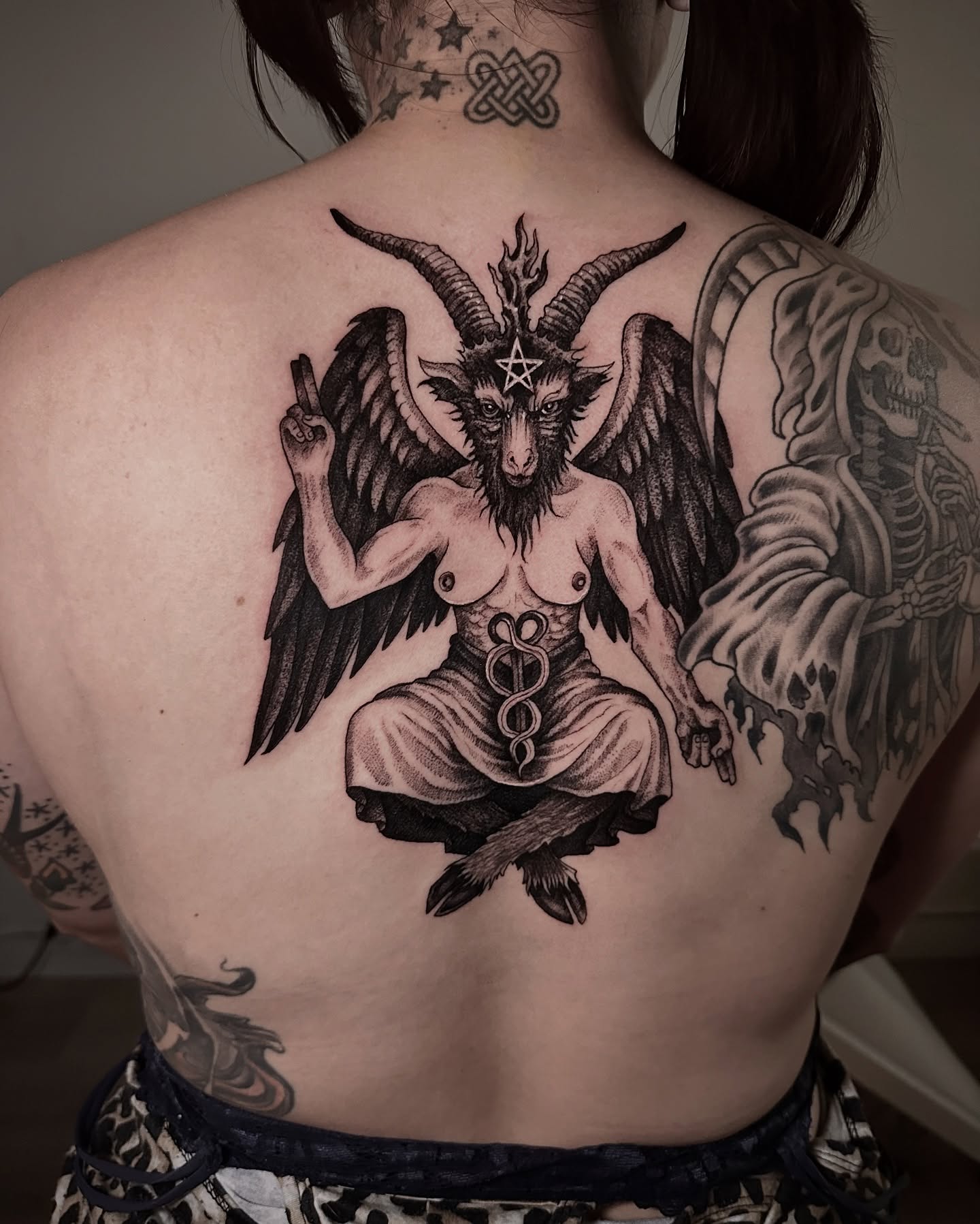 Tattoo by @pablomoreiratattoo — black_and_grey