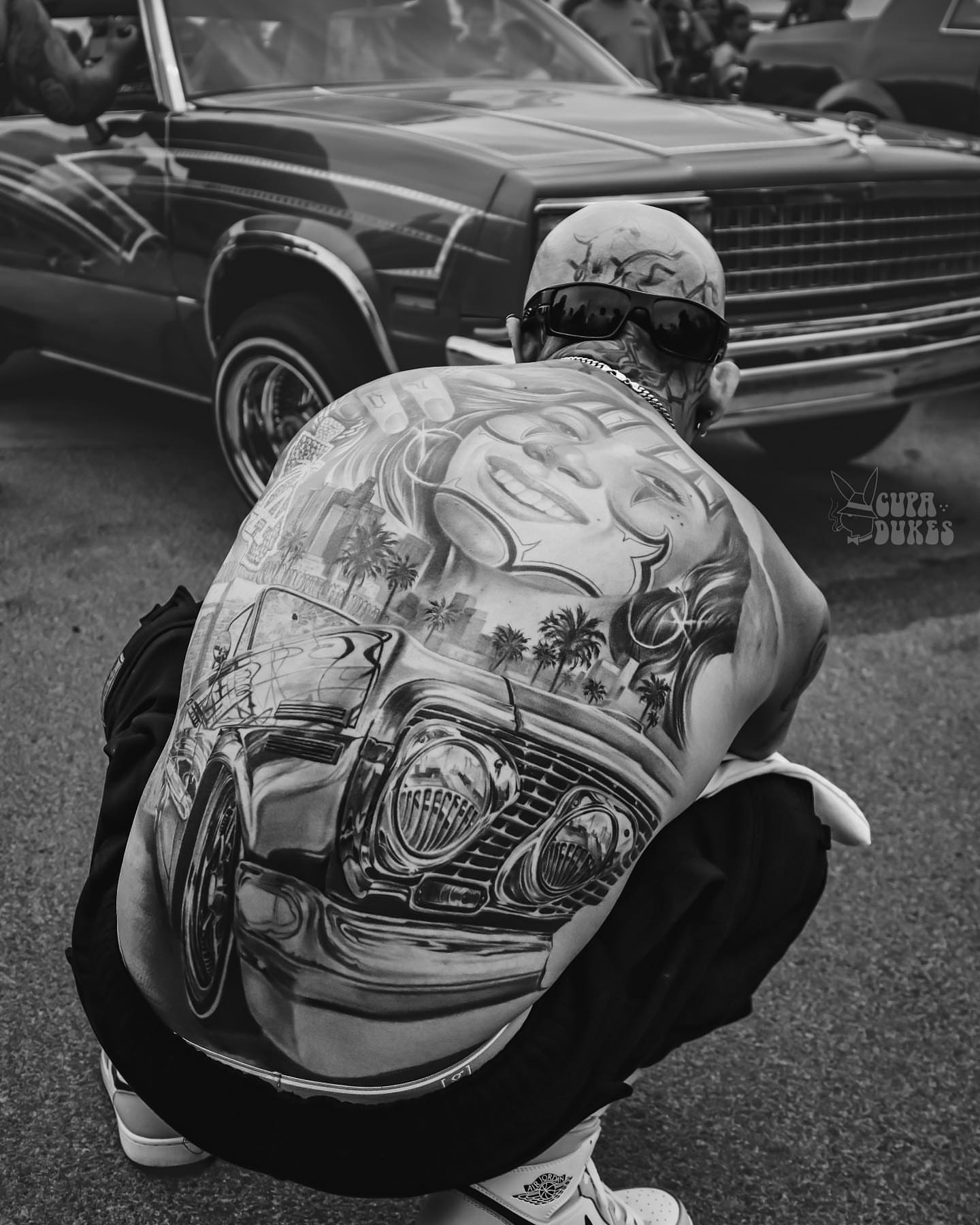 Car and woman realism tattoo on the back by 𝕾𝖈𝖗𝖎𝖕𝖙 𝕾𝖕𝖊𝖈𝖎𝖆𝖑𝖎𝖘𝖙