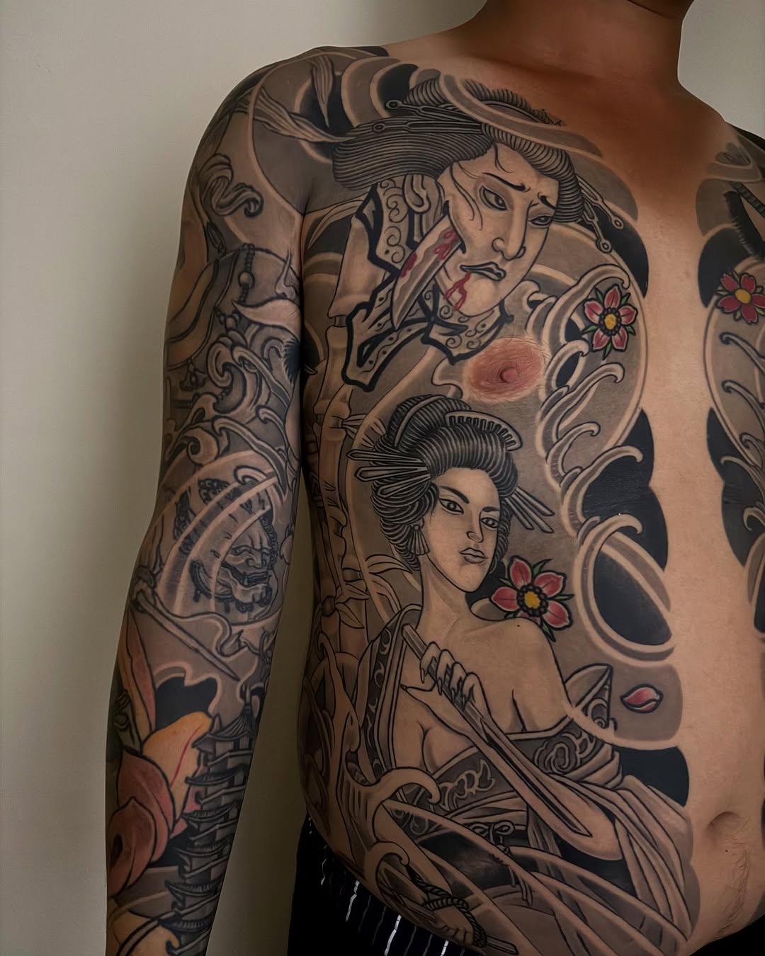 Geisha and samurai mask Japanese tattoo on the back by 重君