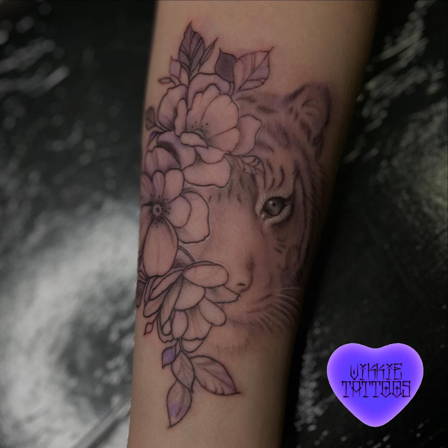 Wolf with flowers realism tattoo on the forearm by Victoria Mendez