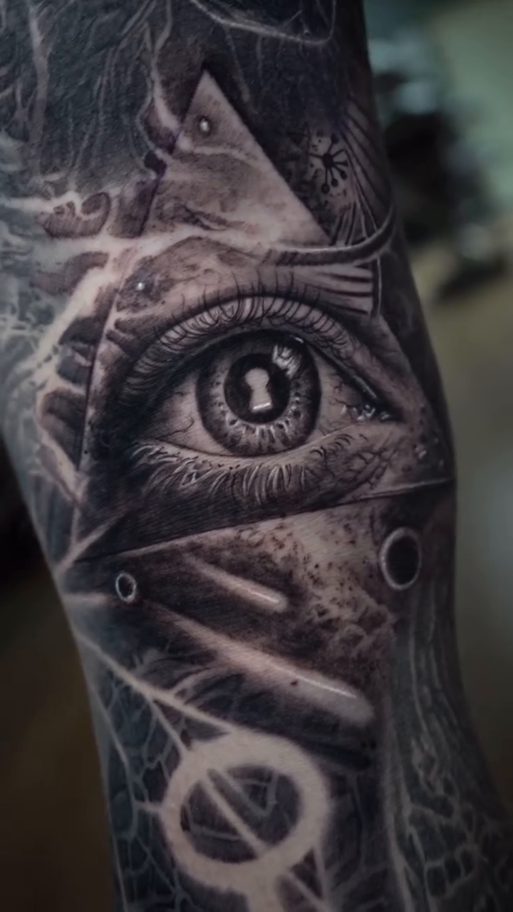 Tattoo work at Knoxville Tattoo Convention