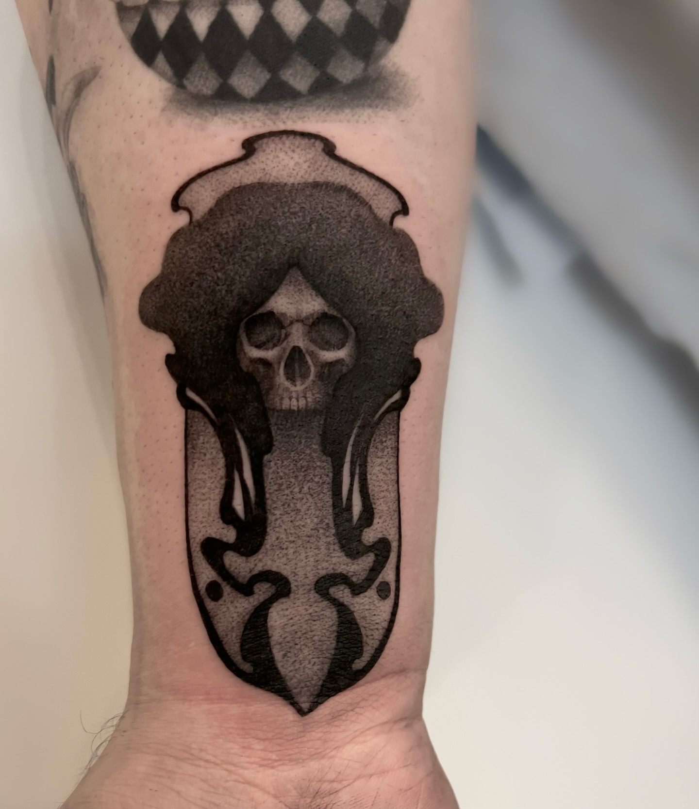Skull with afro dotwork tattoo on the forearm by 𝑱𝒖𝒍𝒊𝒂𝒏𝒏𝒂 𝑴𝒆𝒏𝒏𝒂✥𝑷𝒉𝒊𝒍𝒂𝒅𝒆𝒍𝒑𝒉𝒊𝒂✥𝑩𝒍𝒂𝒄𝒌 𝒂𝒏𝒅 𝑮𝒓𝒂𝒚