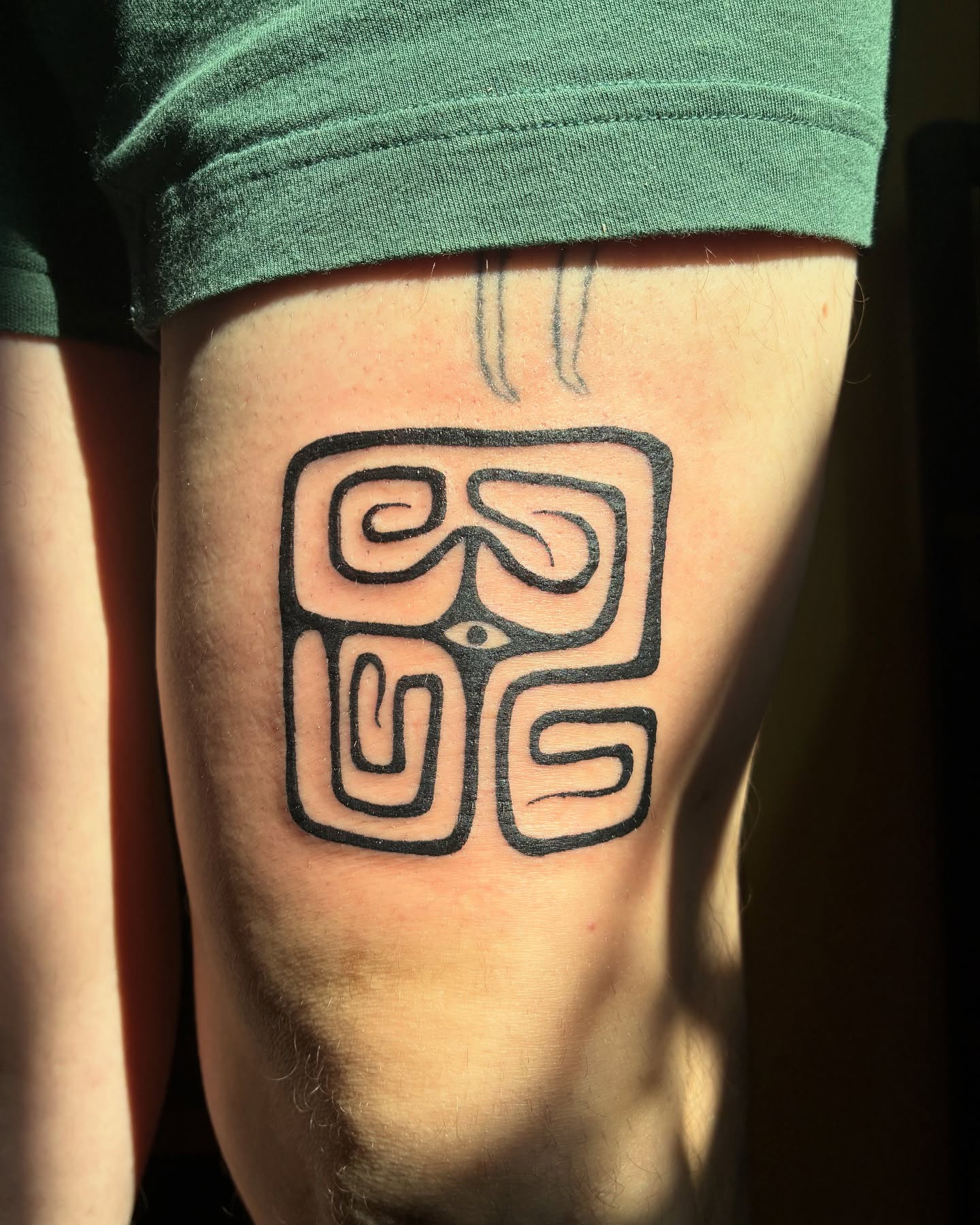 Diving mask geometric tattoo on the thigh by Steph Liebetreu