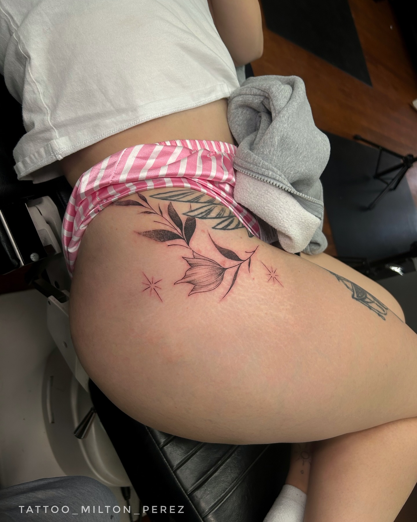 Tattoo by @suicidaink.tattoo โ dotwork