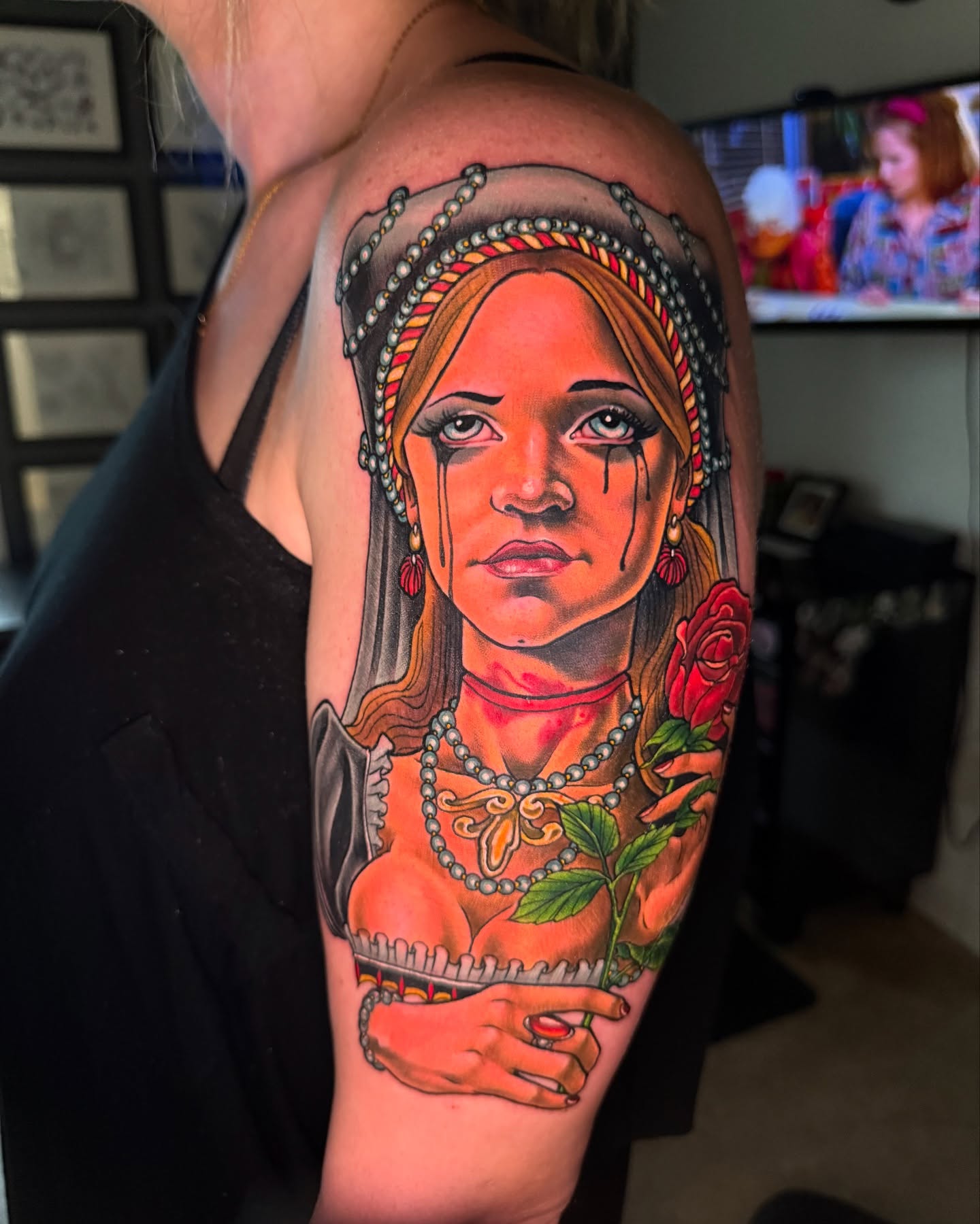 Woman with roses realism tattoo on the shoulder by Matti Hixson