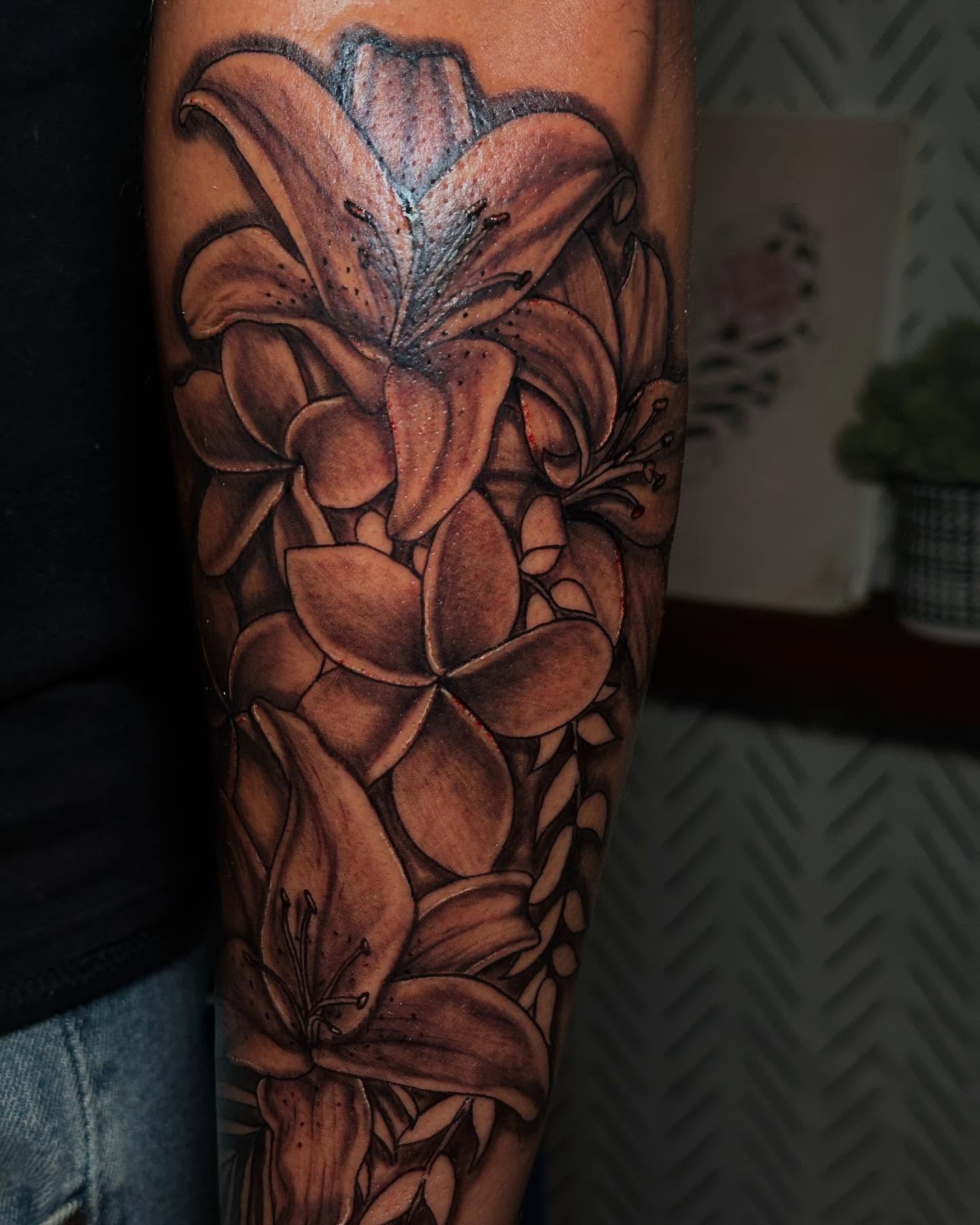 Tattoo by @vileinkzz โ black_and_grey