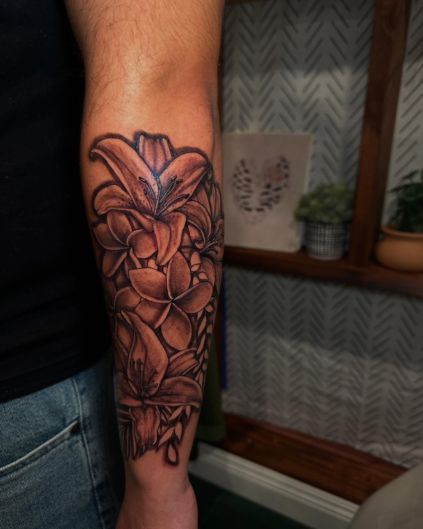 Tattoo by @vileinkzz โ black_and_grey