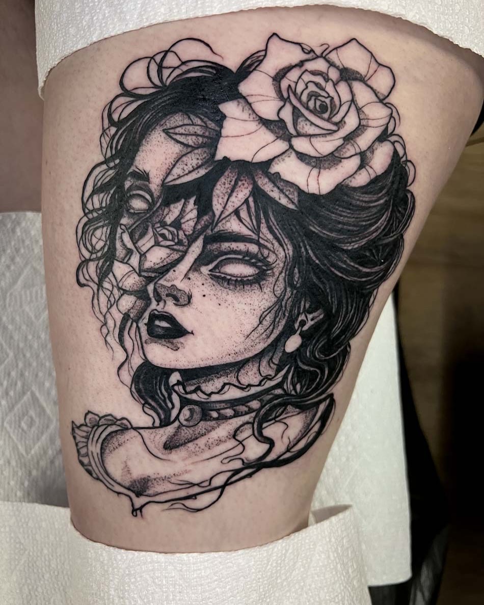 Woman with roses realism tattoo on the thigh by amanda malia wega