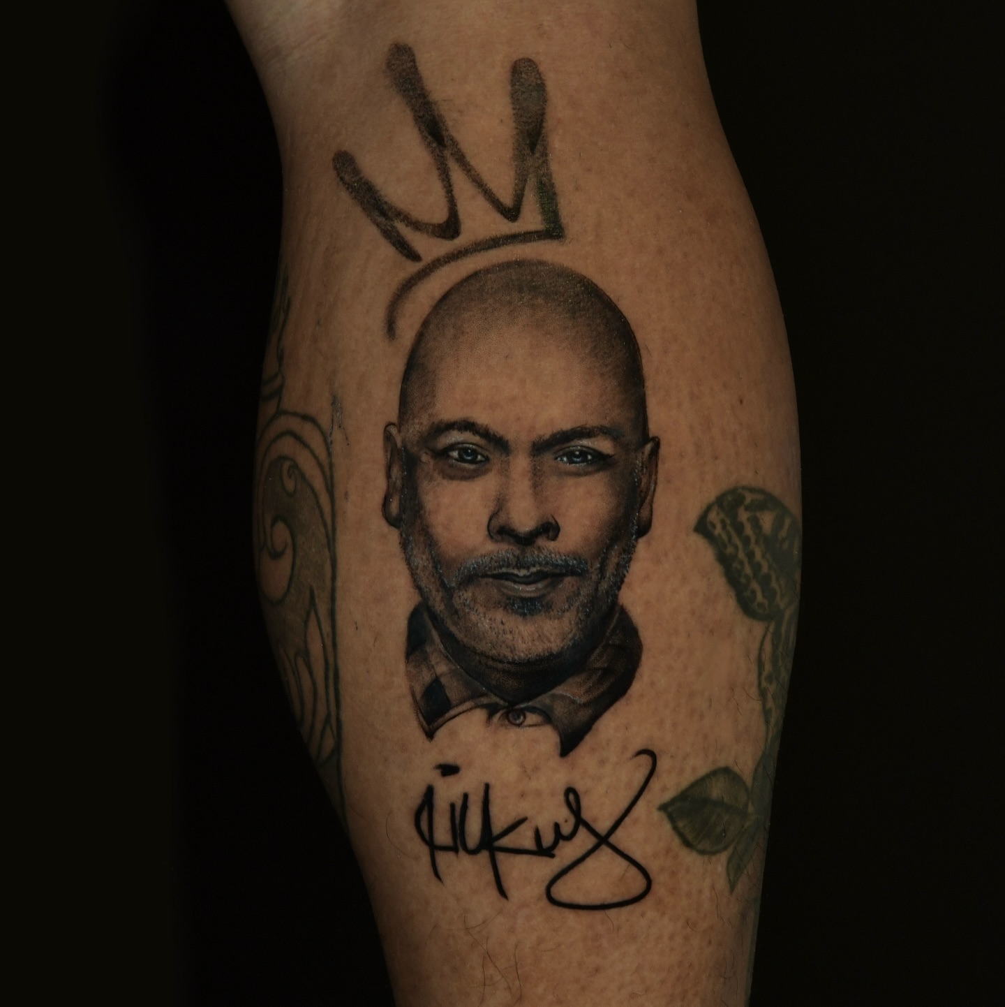 Portrait of a man realism tattoo on the forearm by Milk Tattoos 🇸🇻🇪🇸