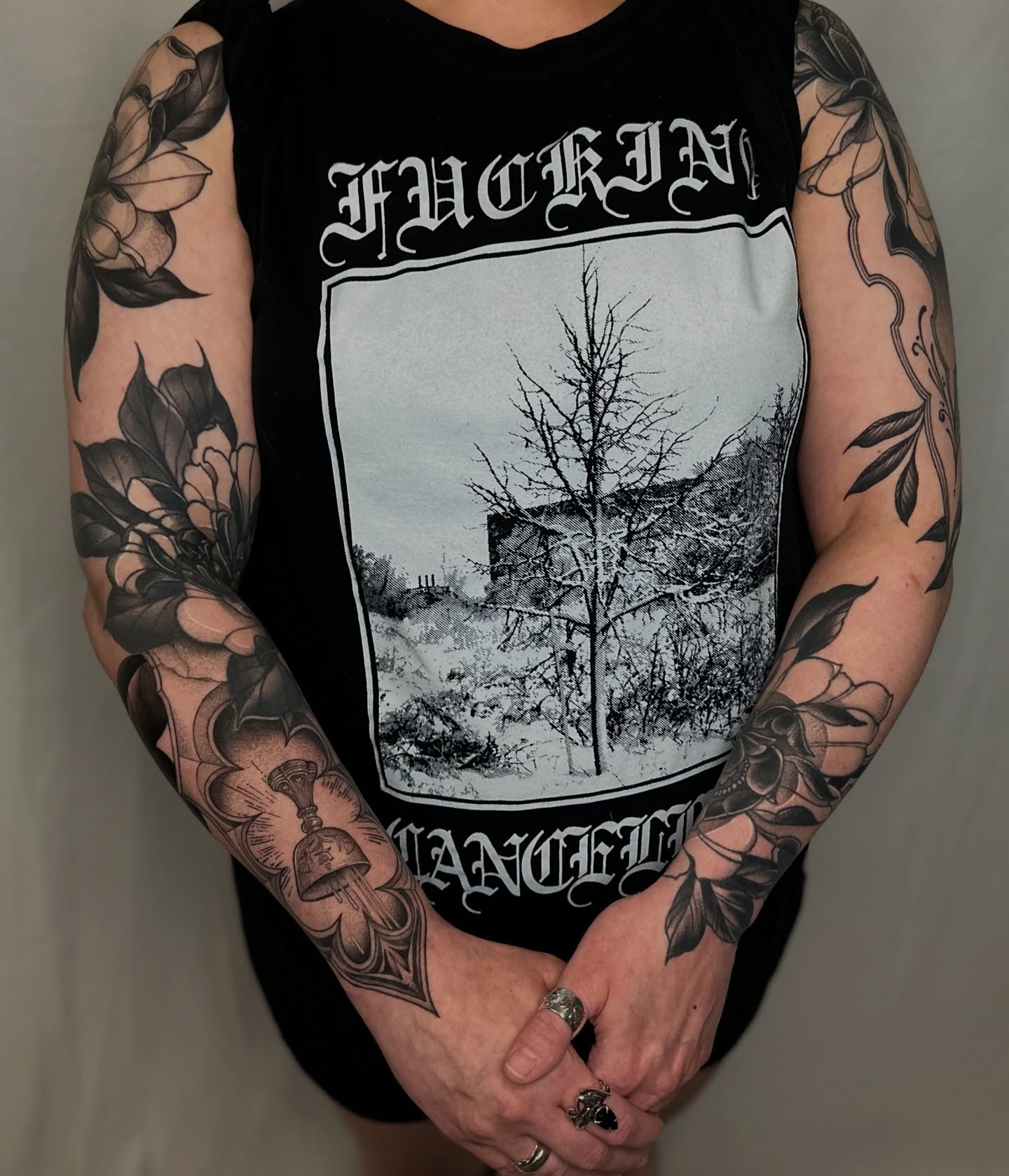 Landscape black and grey tattoo on the upper arm by ᴇʟɪᴢᴀ ɢᴏɴᴢᴀʟᴇᴢ