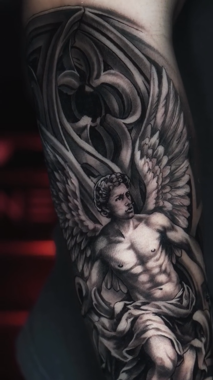 Angel realism tattoo by Andres García Baeza