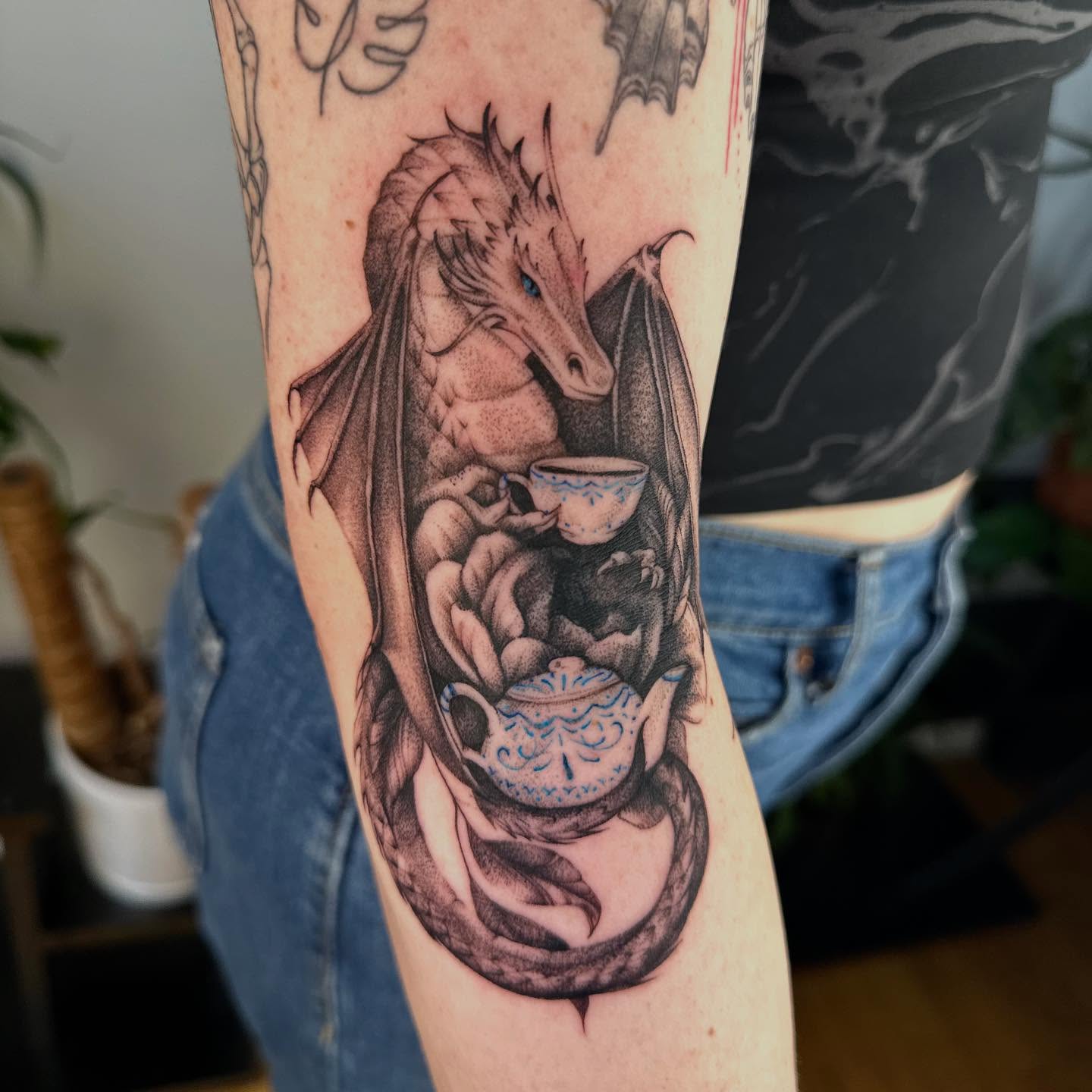 Tattoo by @artbyalyssacarbonara β realism, dotwork