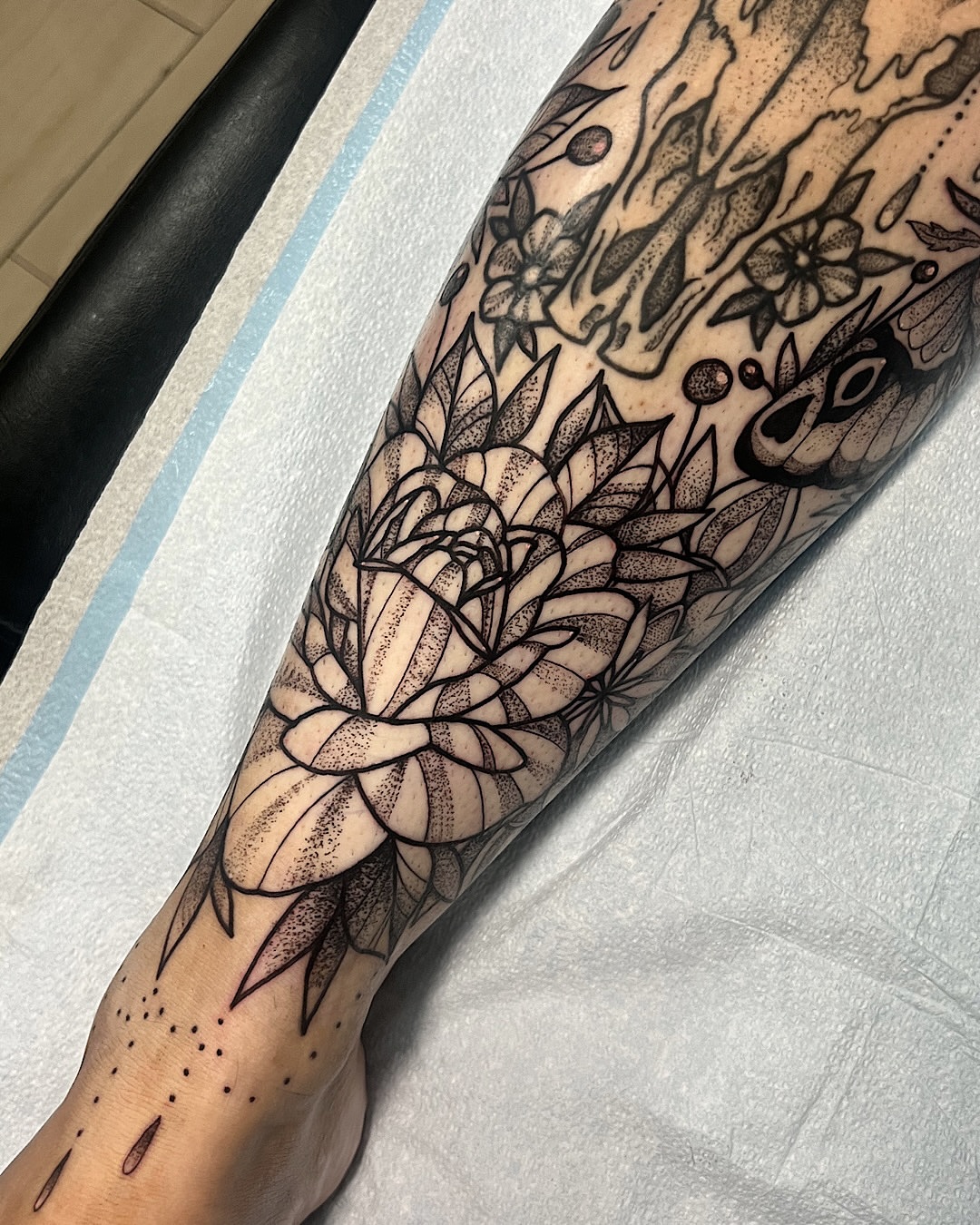 Tattoo by @shannonkeeleyy — black_and_grey, geometric